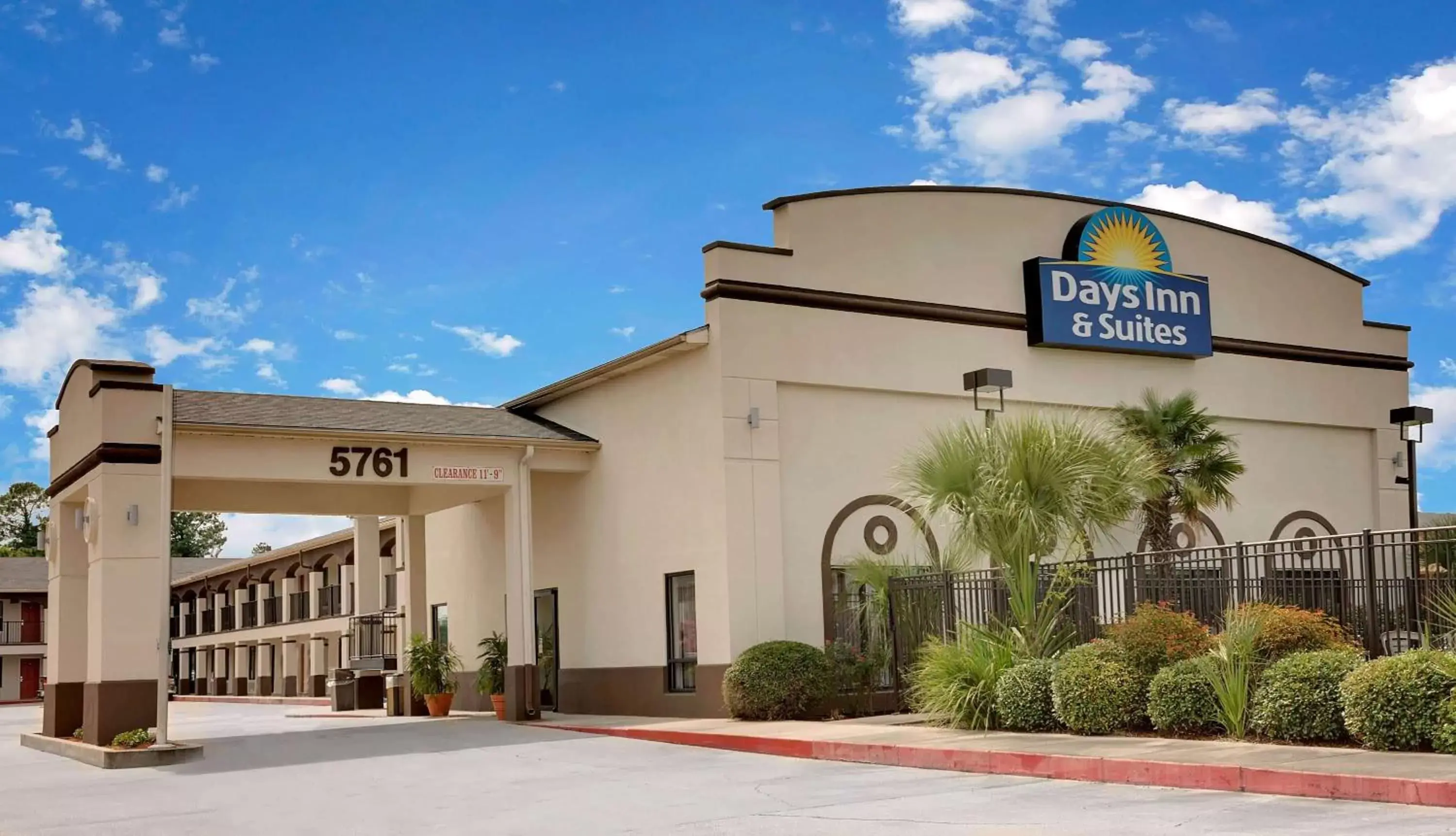Property Building in Days Inn & Suites by Wyndham Opelousas