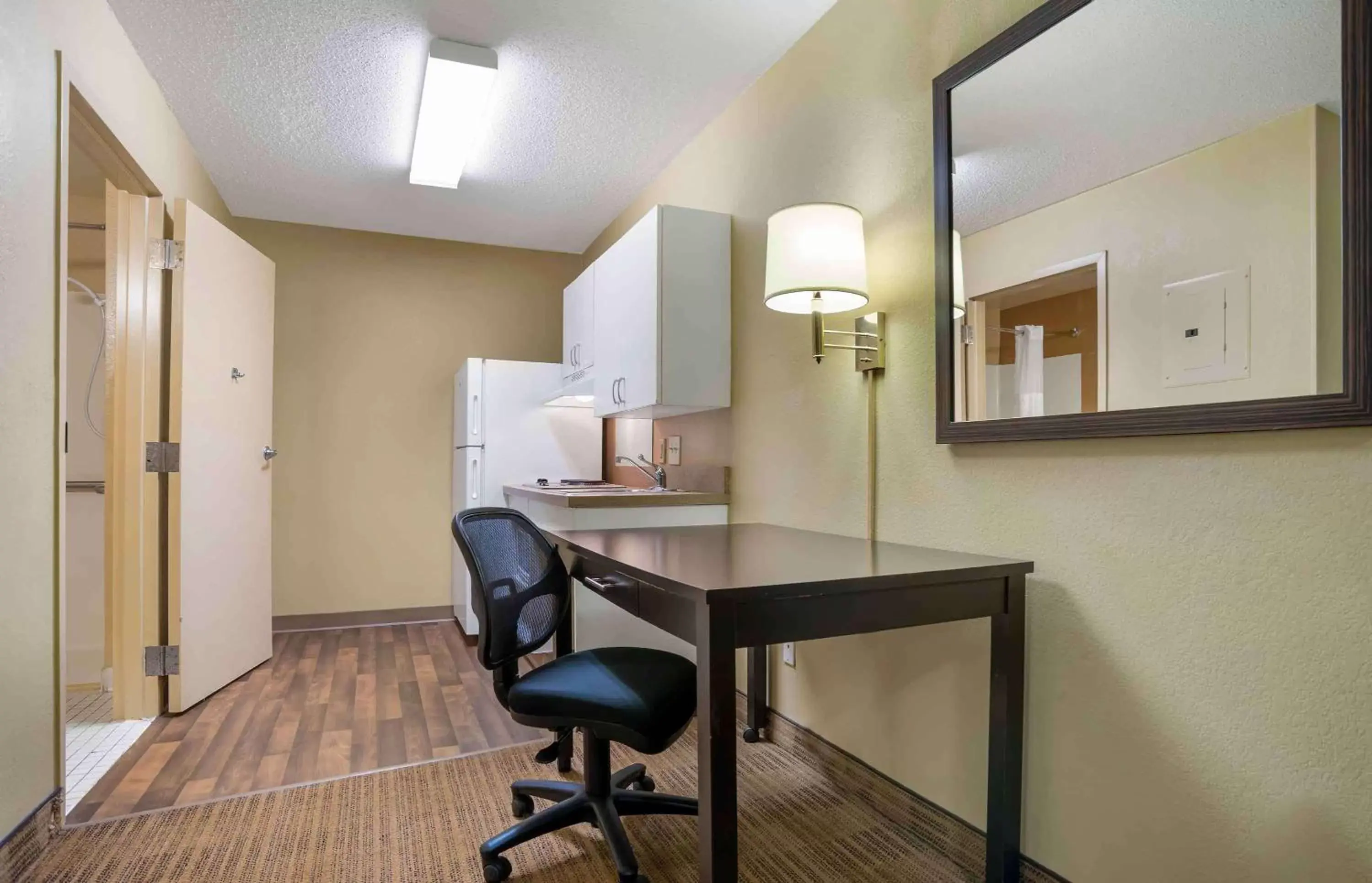 Bedroom, Kitchen/Kitchenette in Extended Stay America Suites - Mobile - Spring Hill