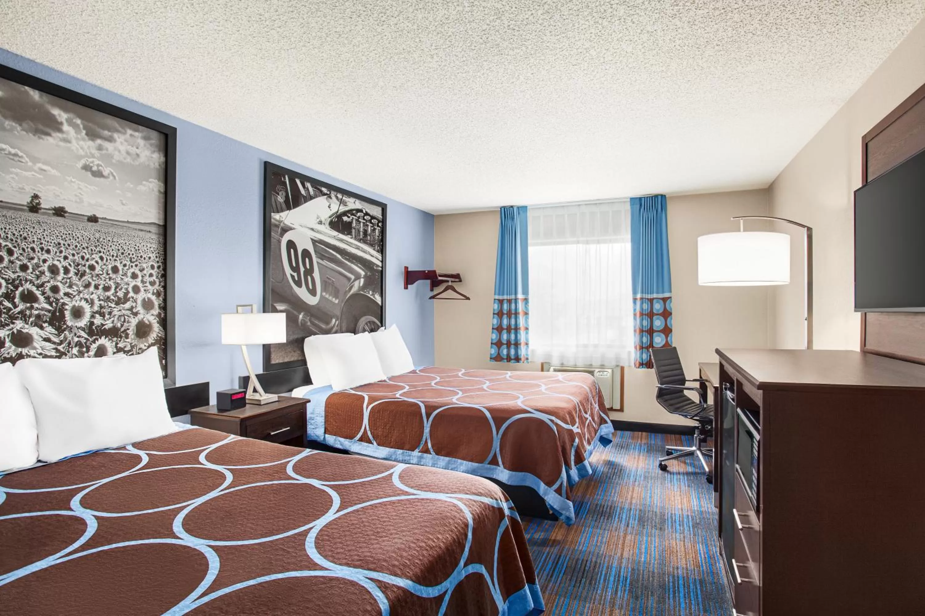 Photo of the whole room, Bed in Super 8 by Wyndham Lenexa Overland Park Area/Mall Area