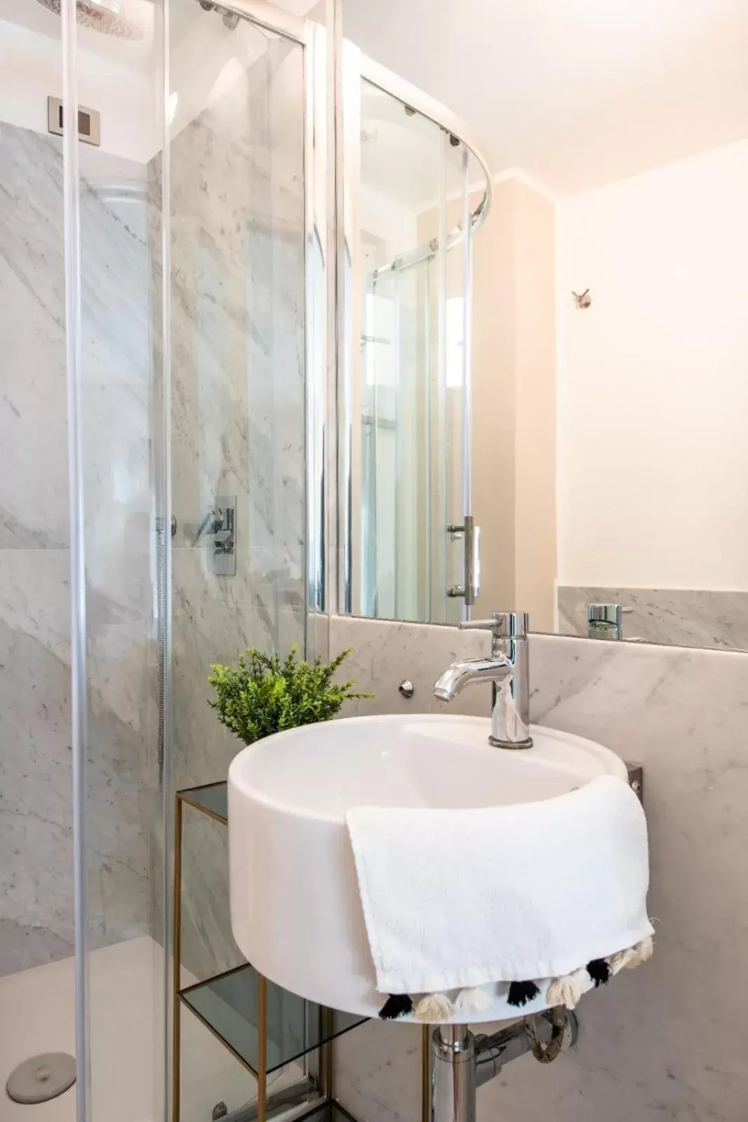 Bathroom in Moncada Suites & Apartments