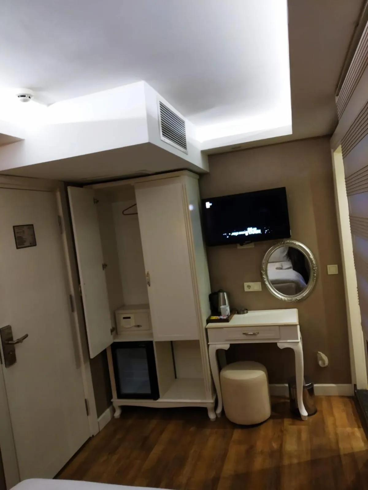 Bed in Sun Comfort Hotel