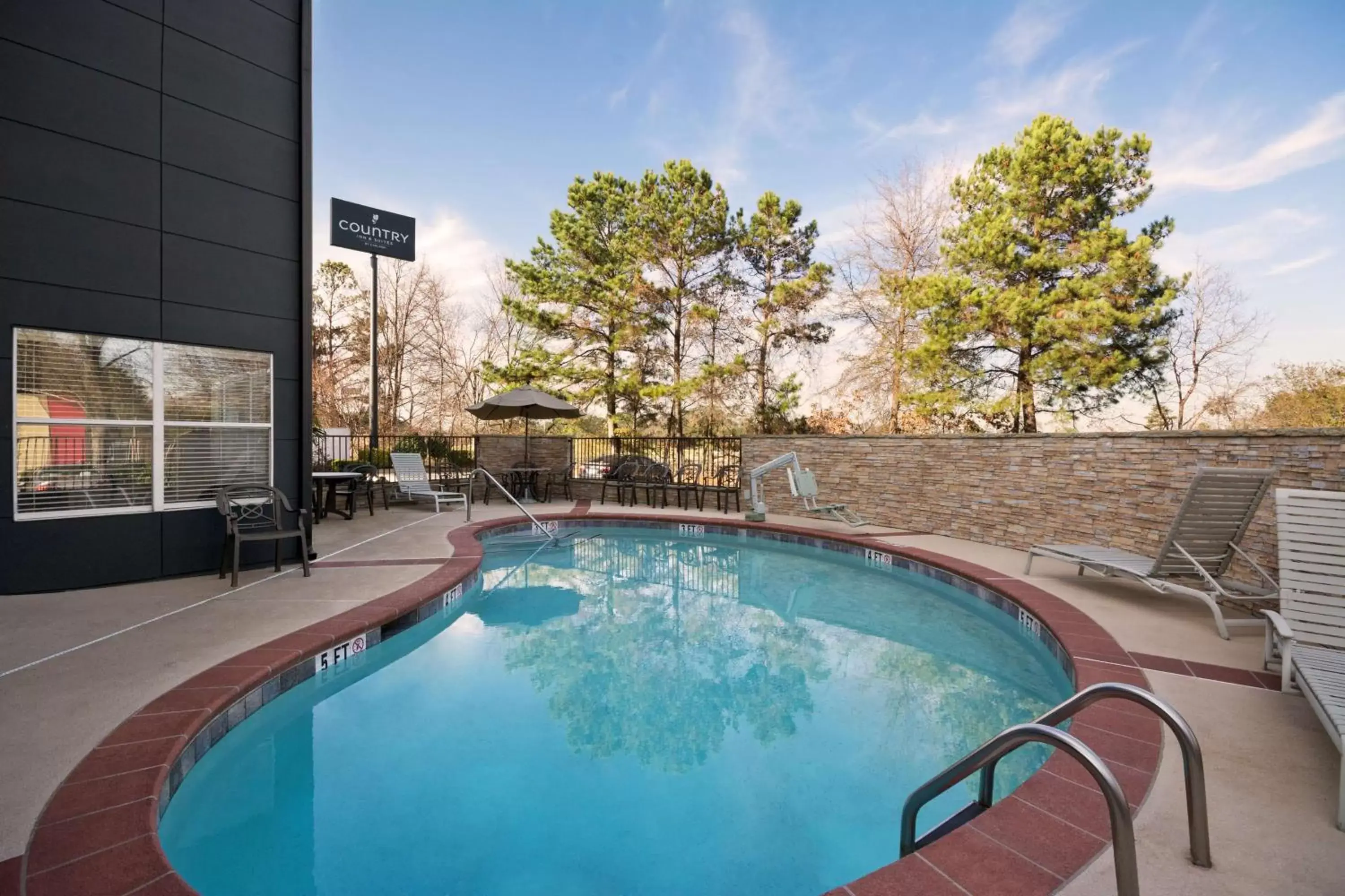 Activities, Swimming Pool in Country Inn & Suites by Radisson, Atlanta I-75 South, GA