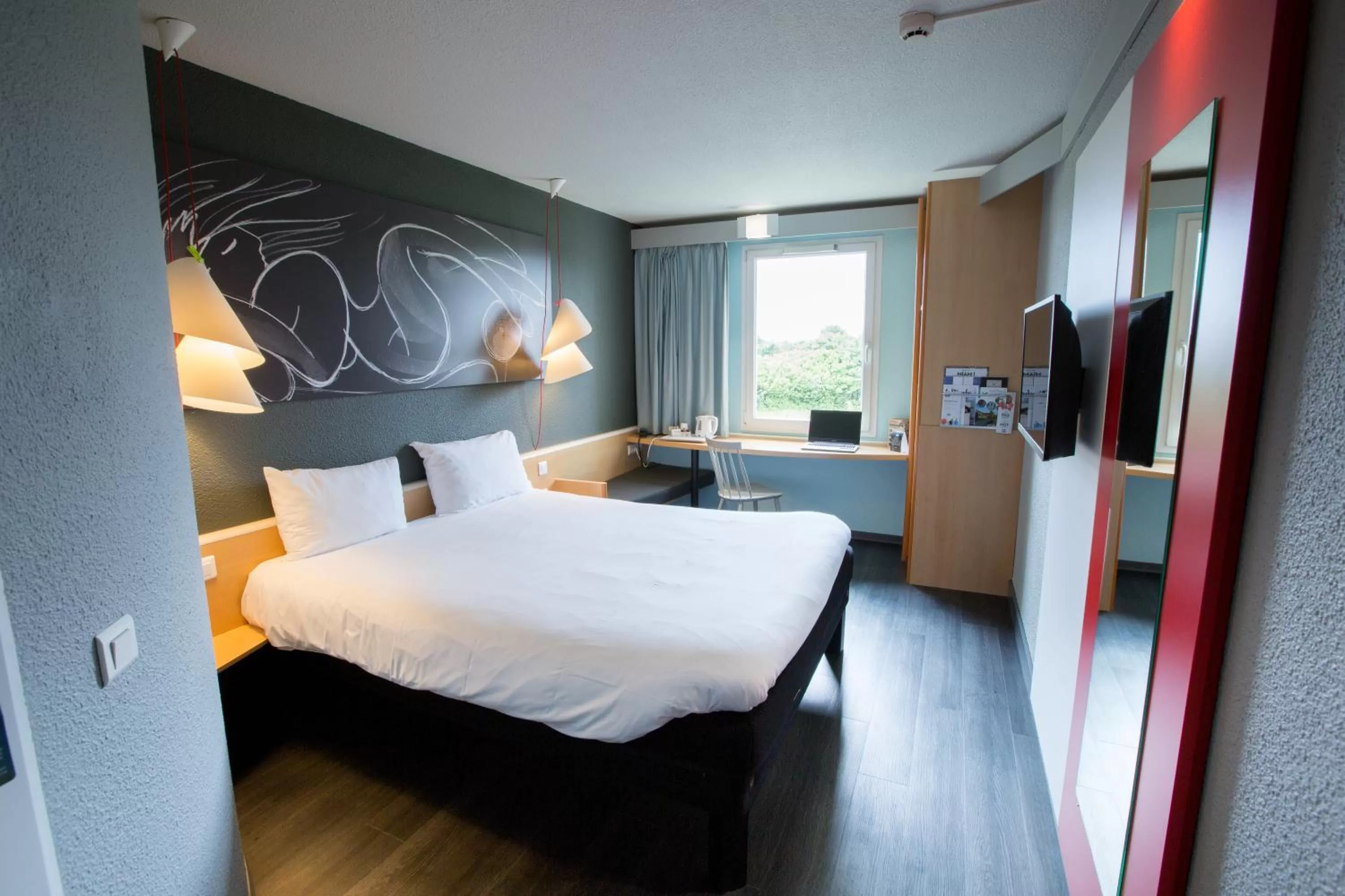 Photo of the whole room, Bed in ibis Cherbourg La Glacerie