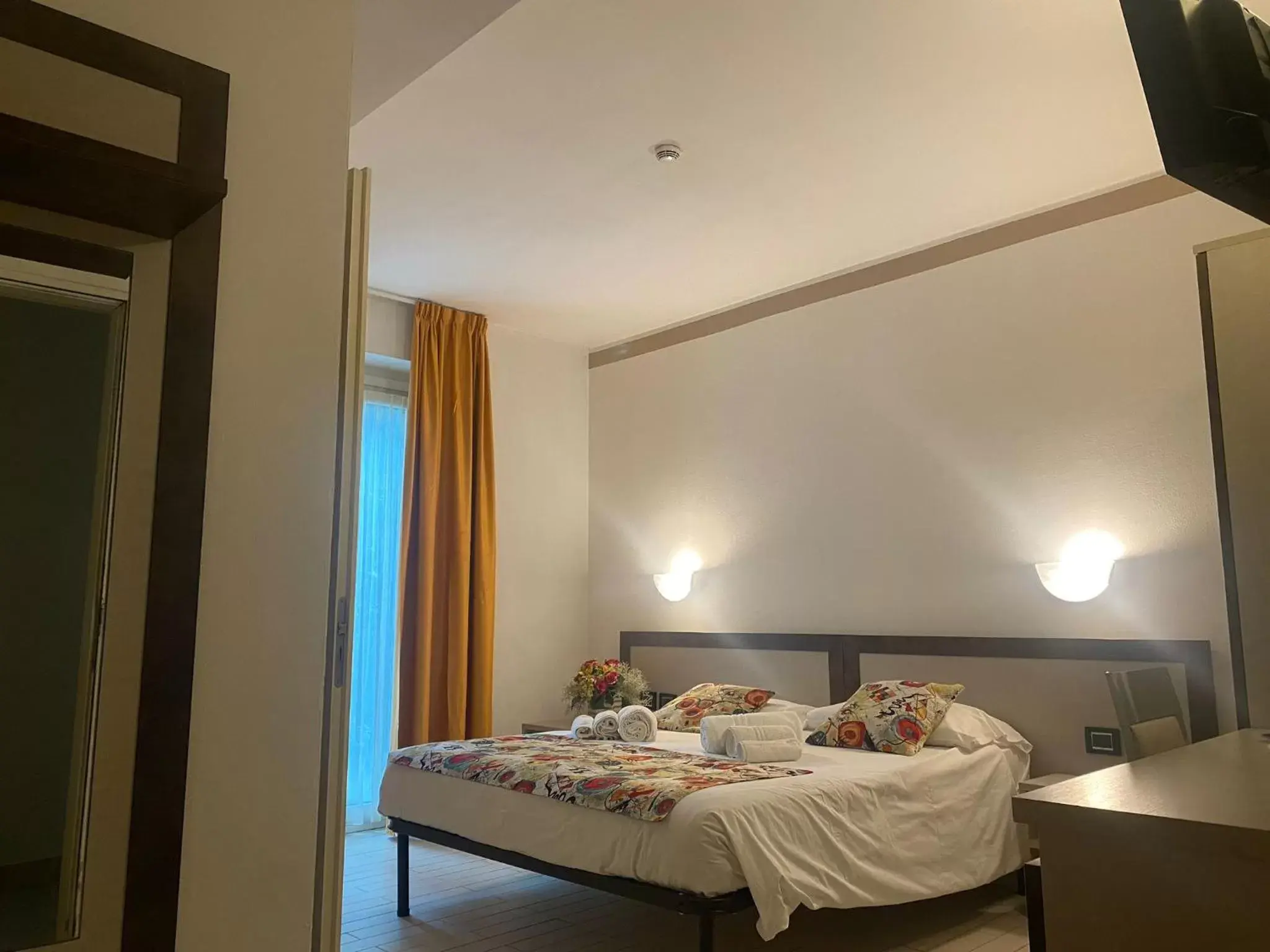 Bed in Hotel Lago di Como