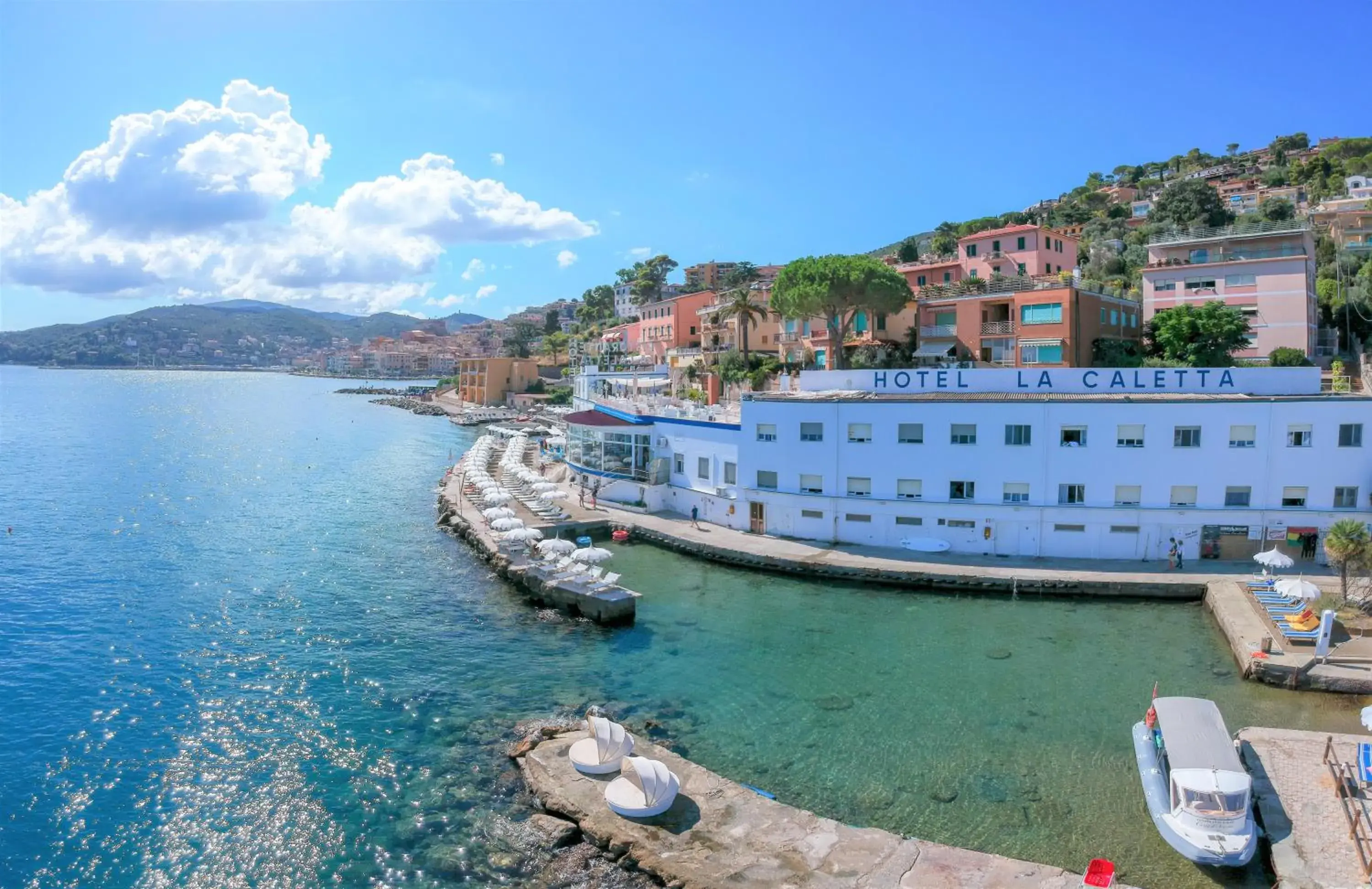 Facade/entrance, Bird's-eye View in Hotel La Caletta