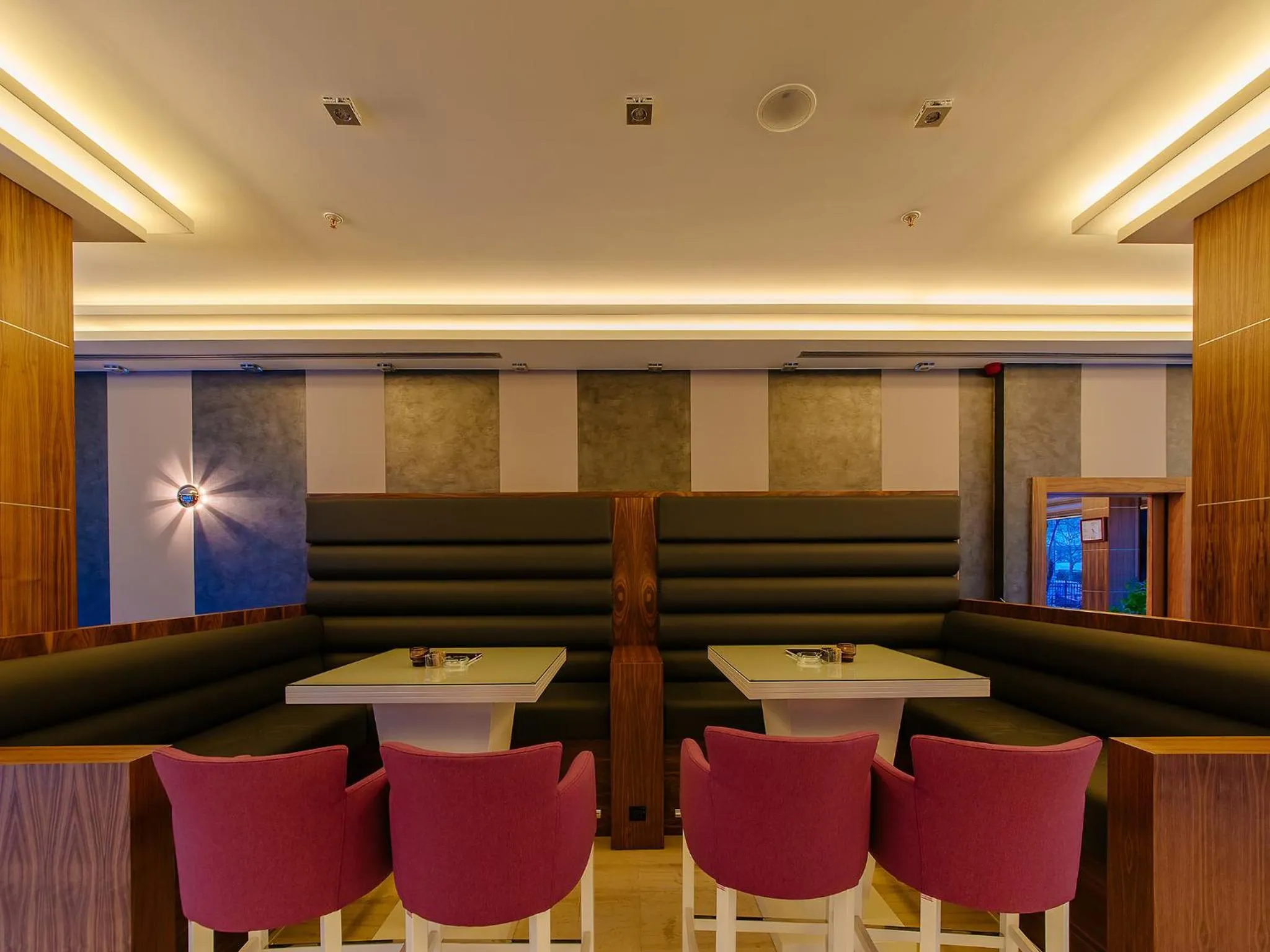 Restaurant/places to eat in Hotel New Star