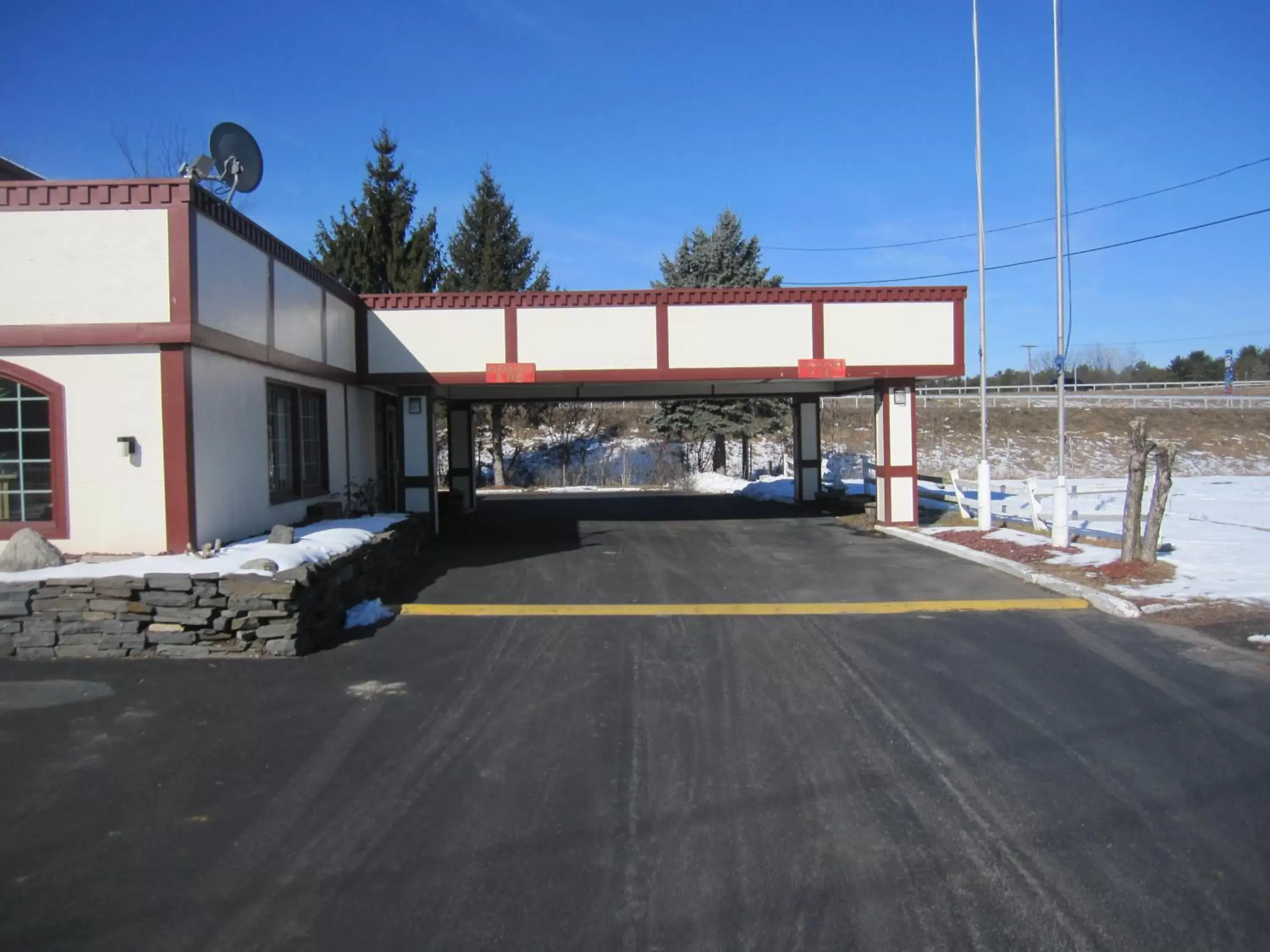 Facade/entrance, Property Building in Days Inn by Wyndham Queensbury/Lake George