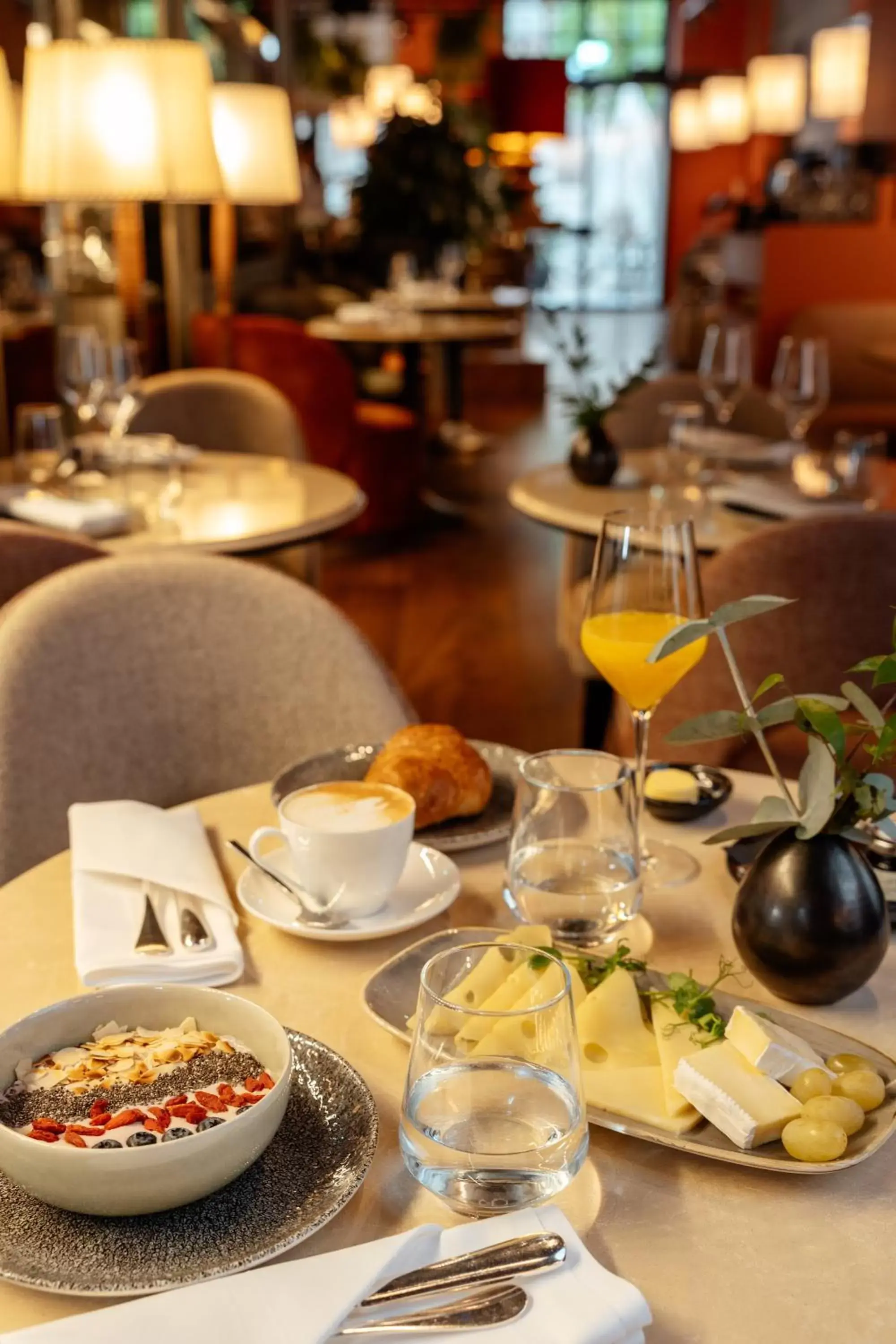 Breakfast, Restaurant/Places to Eat in DO & CO Hotel München