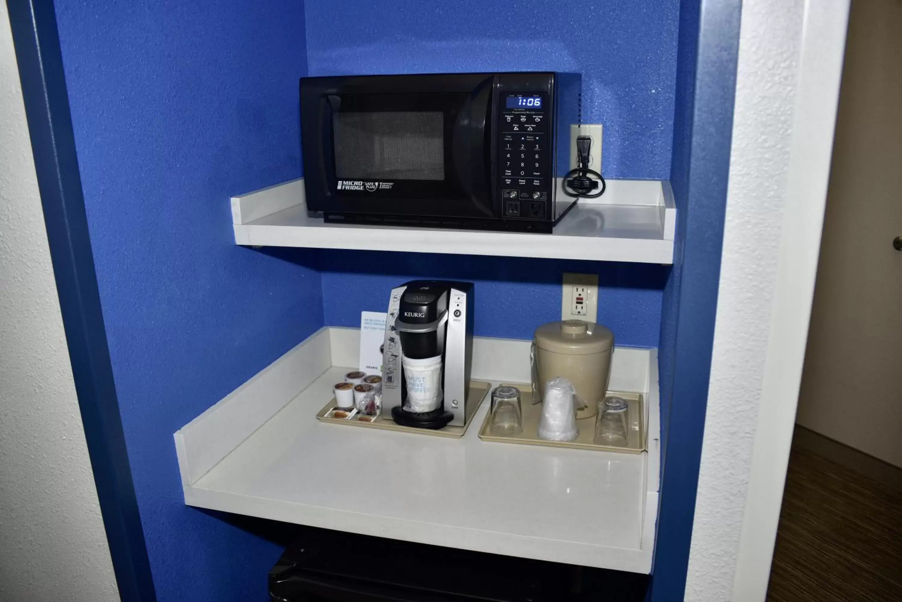 Photo of the whole room in Holiday Inn Express Windsor Sonoma Wine Country by IHG Photo of the whole room in Holiday Inn Express Windsor Sonoma Wine Country by IHG