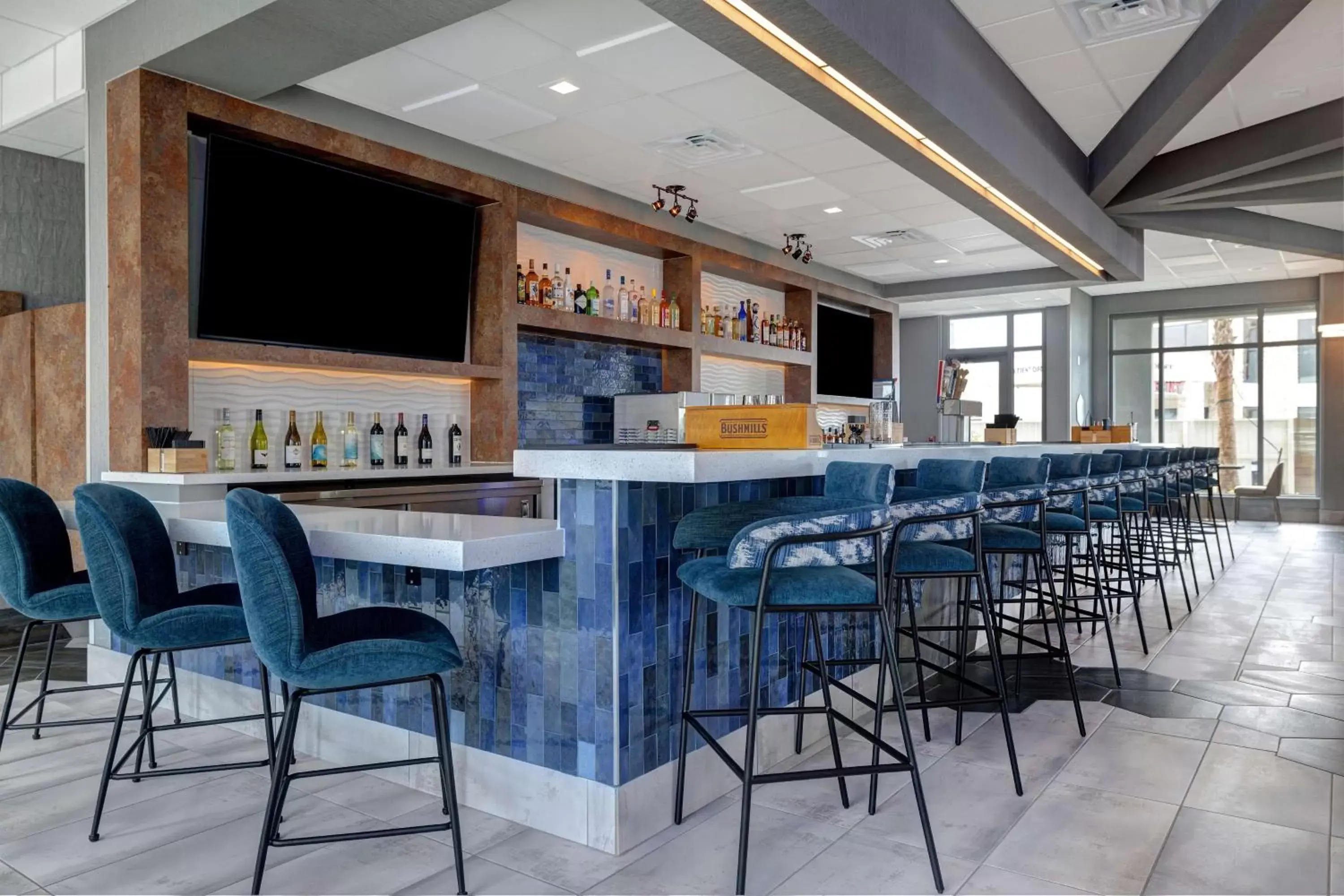 Lounge or bar, Lounge/Bar in Home2 Suites Galveston, Tx