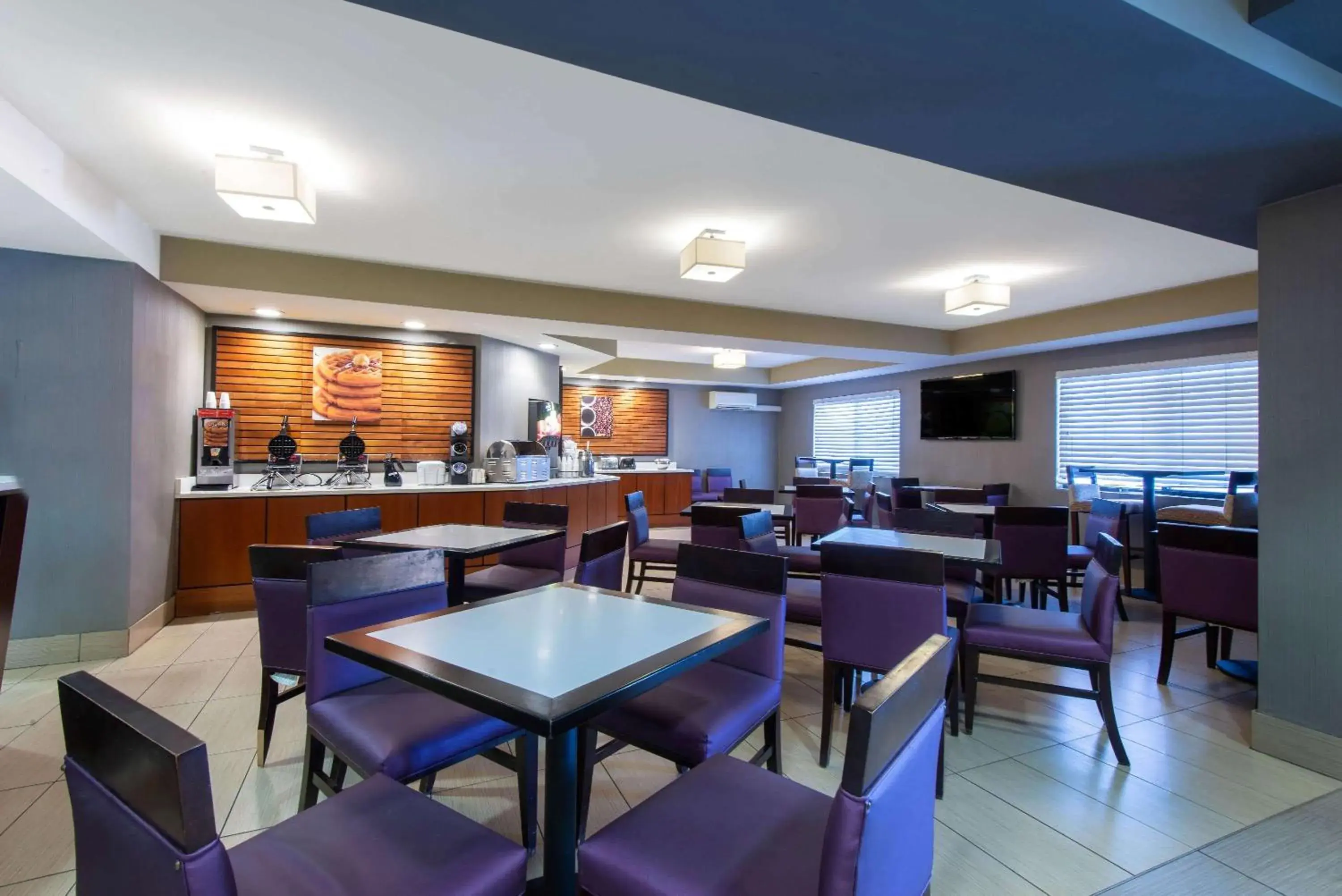 Restaurant/Places to Eat in La Quinta Inn & Suites by Wyndham Erie