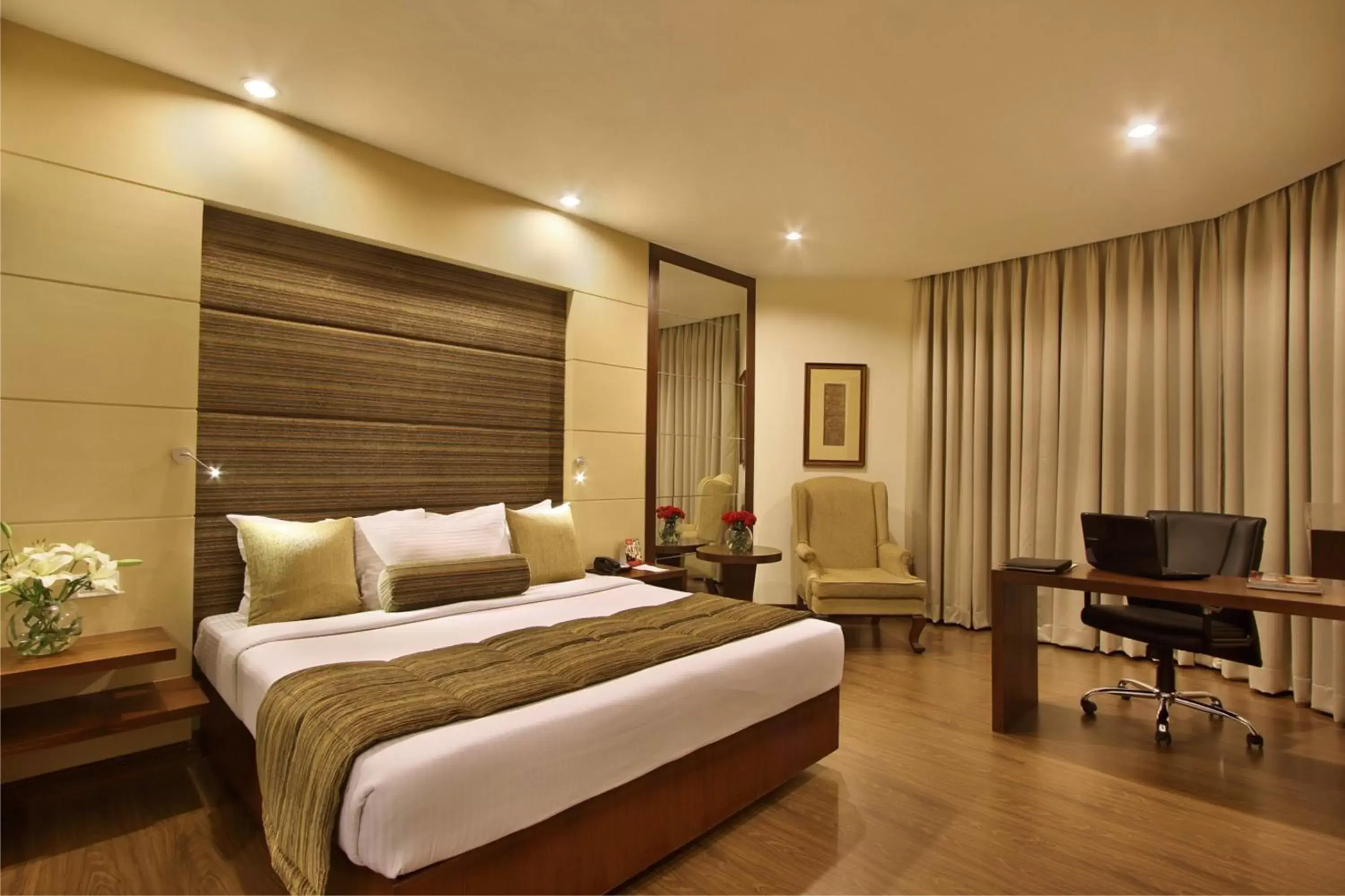 Living room, Bed in Hotel Express Residency Vadodara