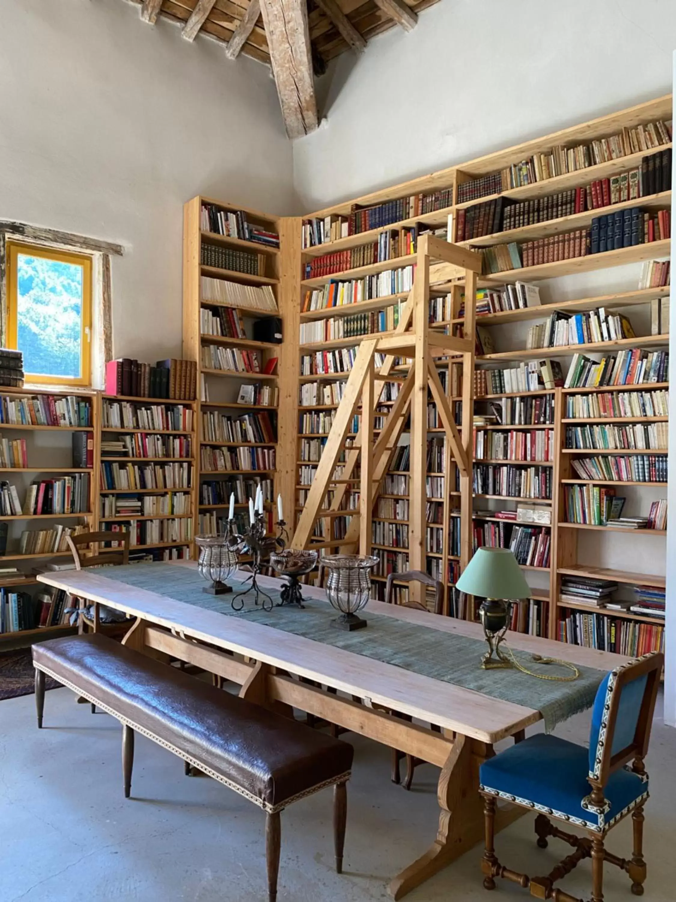 Library in Clos de Mont July, architecture XVIIIe au cœur de la nature