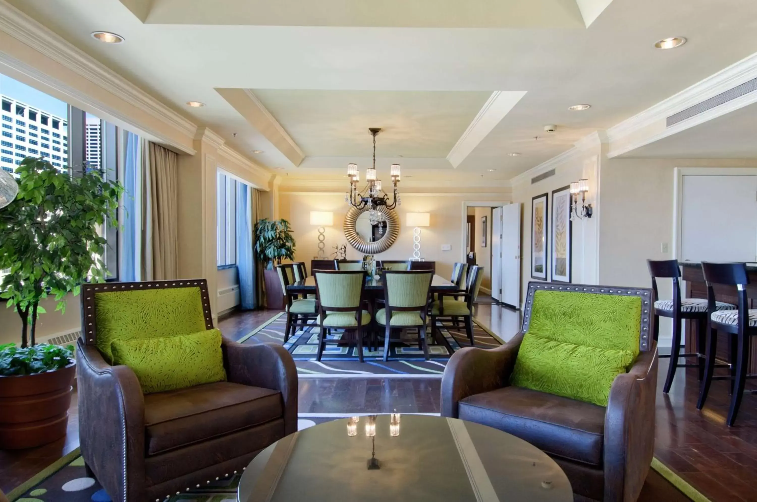 Living room, Seating Area in Hilton Minneapolis