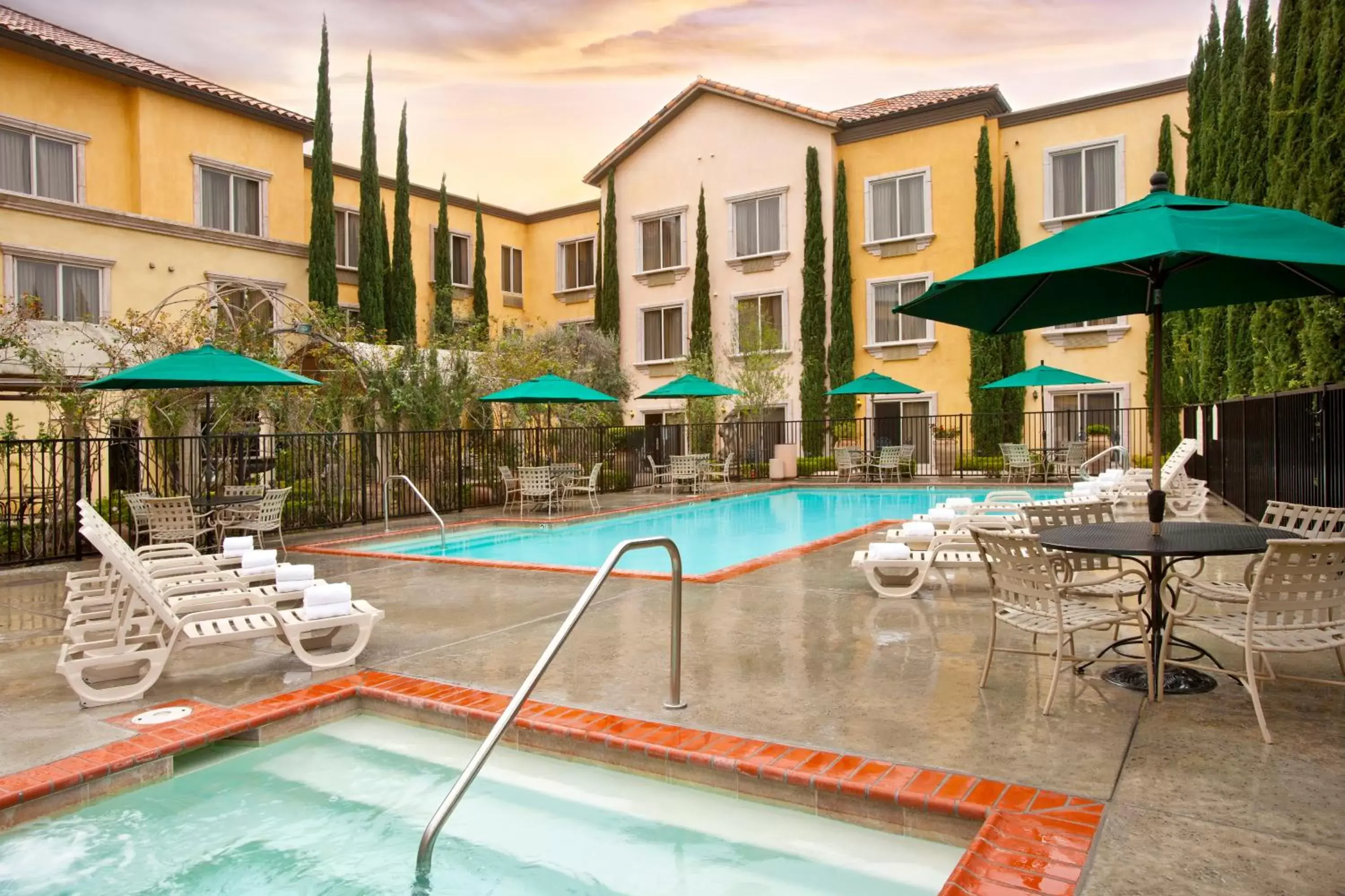 Swimming Pool in Ayres Hotel Laguna Woods