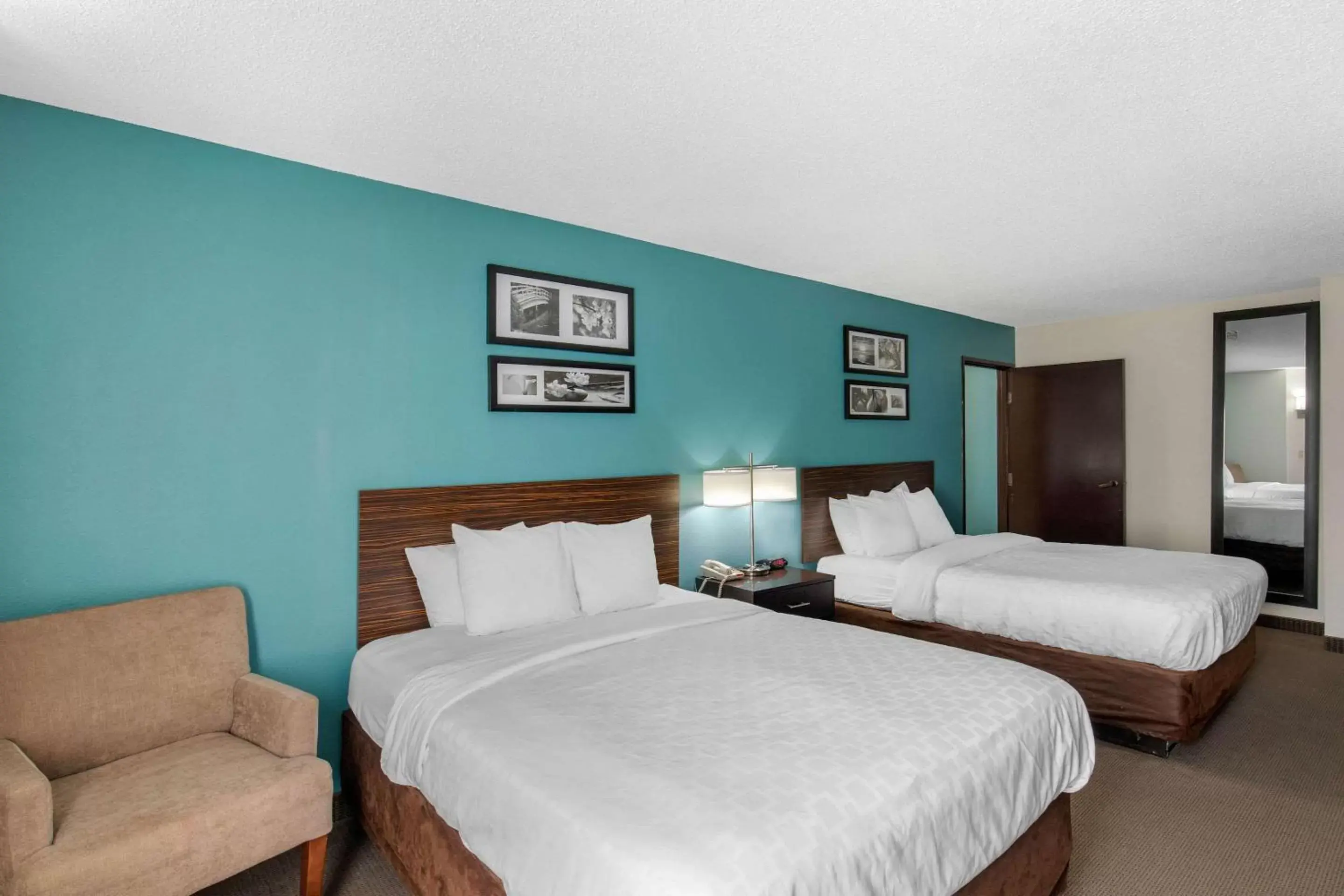 Photo of the whole room, Bed in Clarion Inn & Suites DFW North