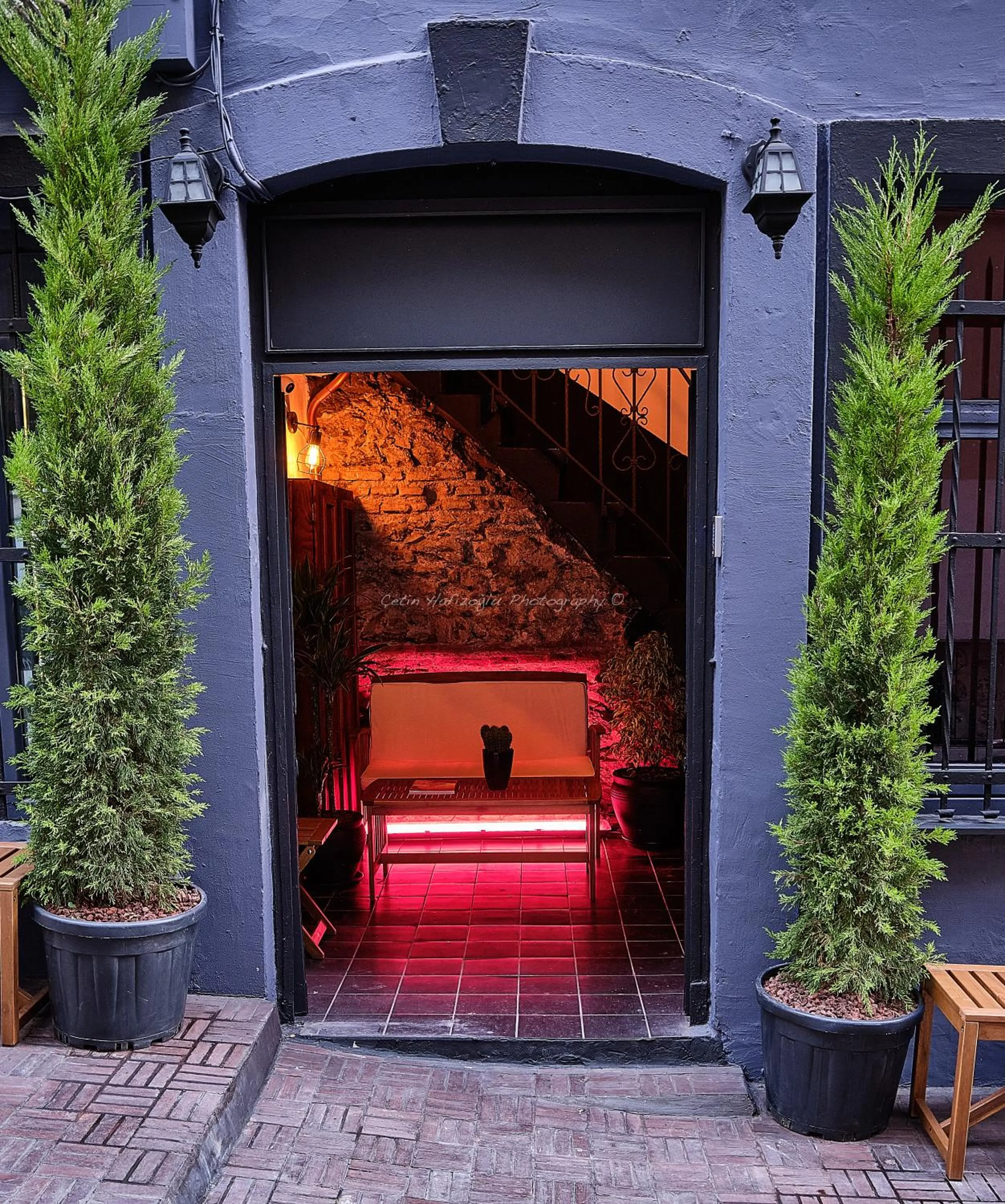 Facade/entrance in Roya Rooms