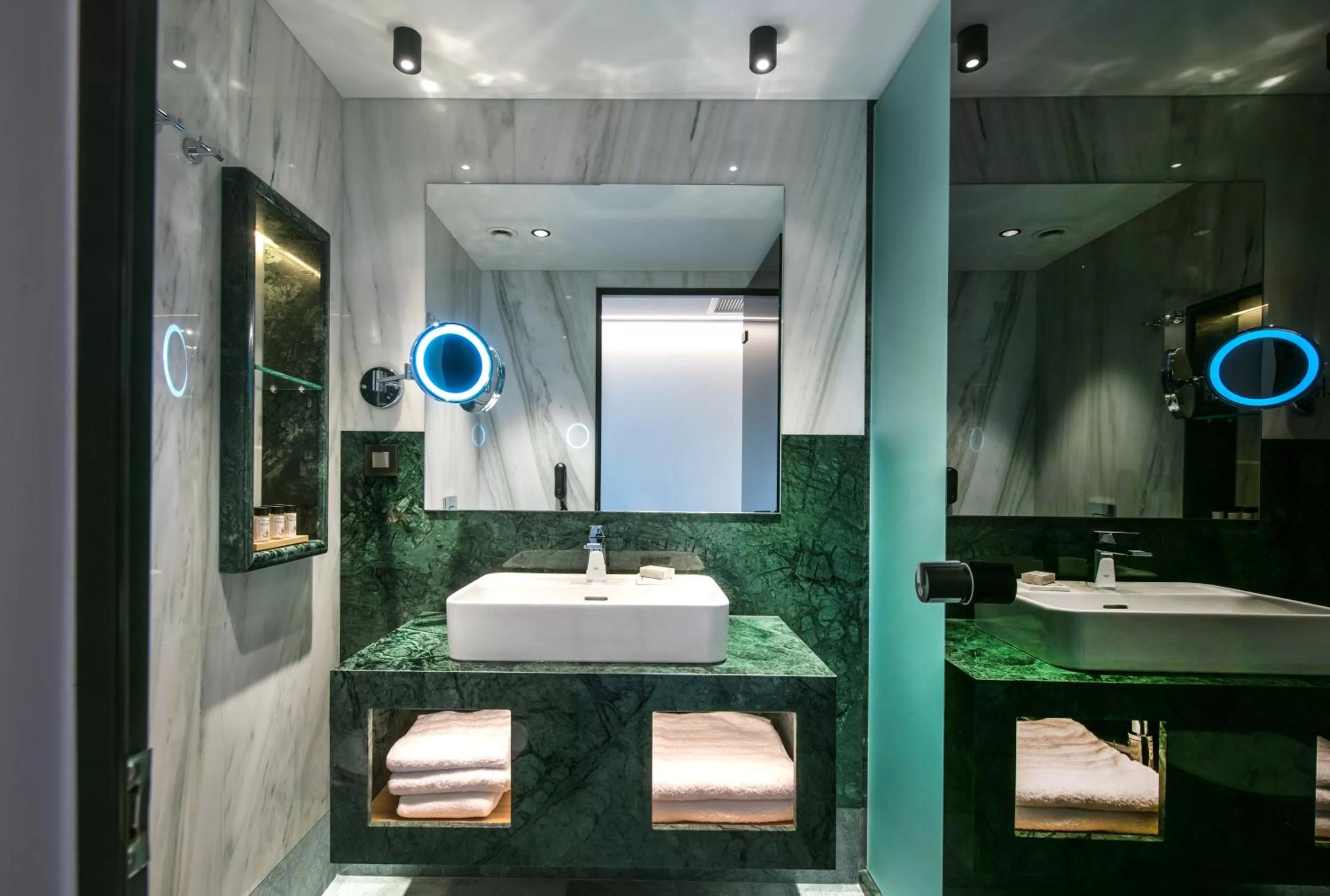 Bathroom in Dimargio Luxury Hotel & Spa