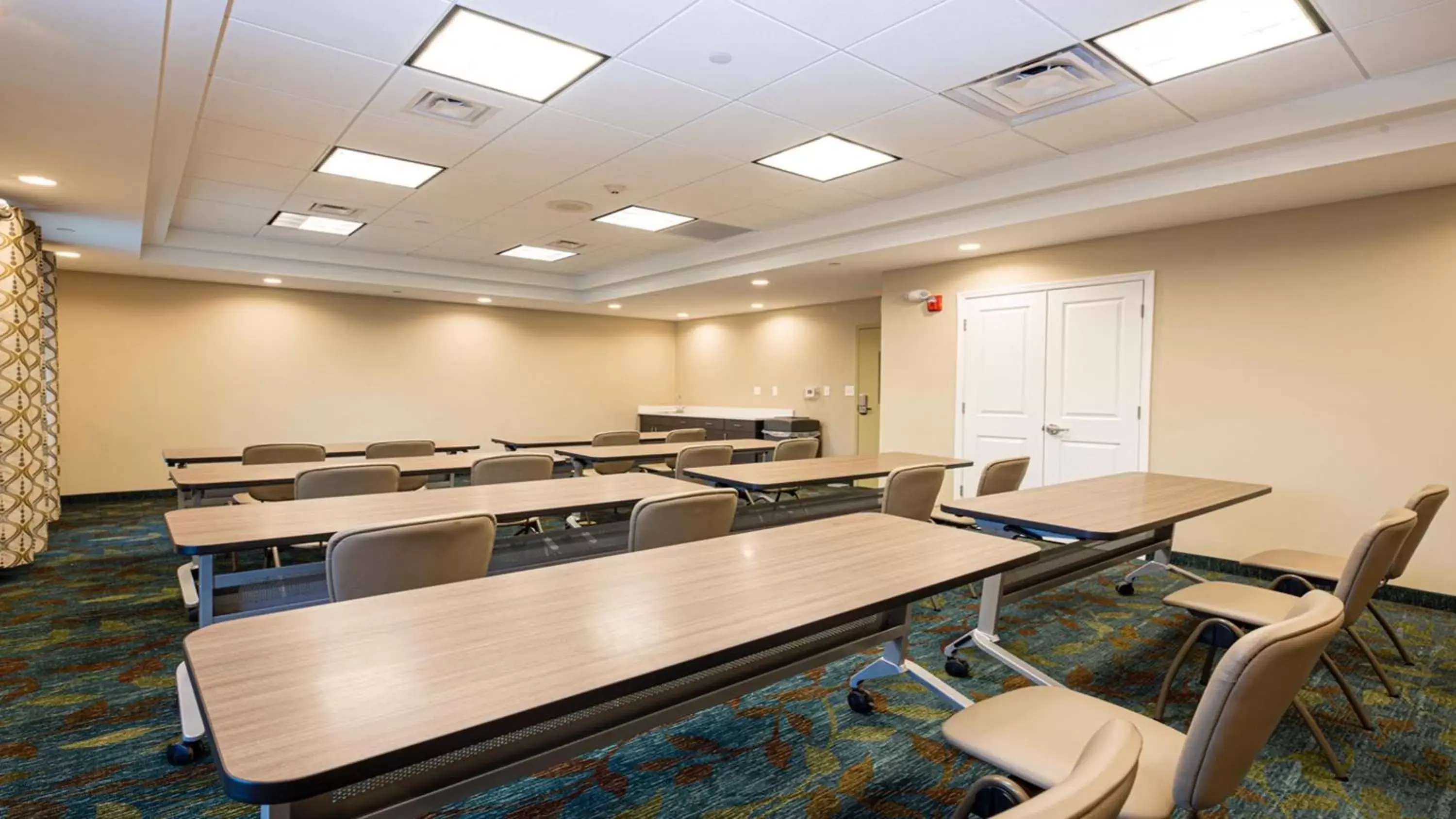 Meeting/conference room in Candlewood Suites - Dumfries - Quantico, an IHG Hotel