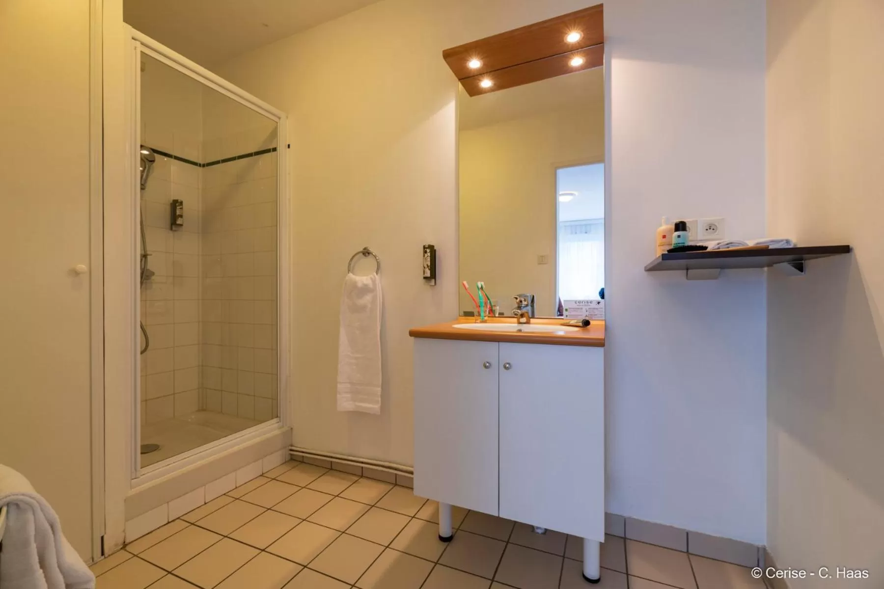 Bathroom in Cerise Nantes Atlantis