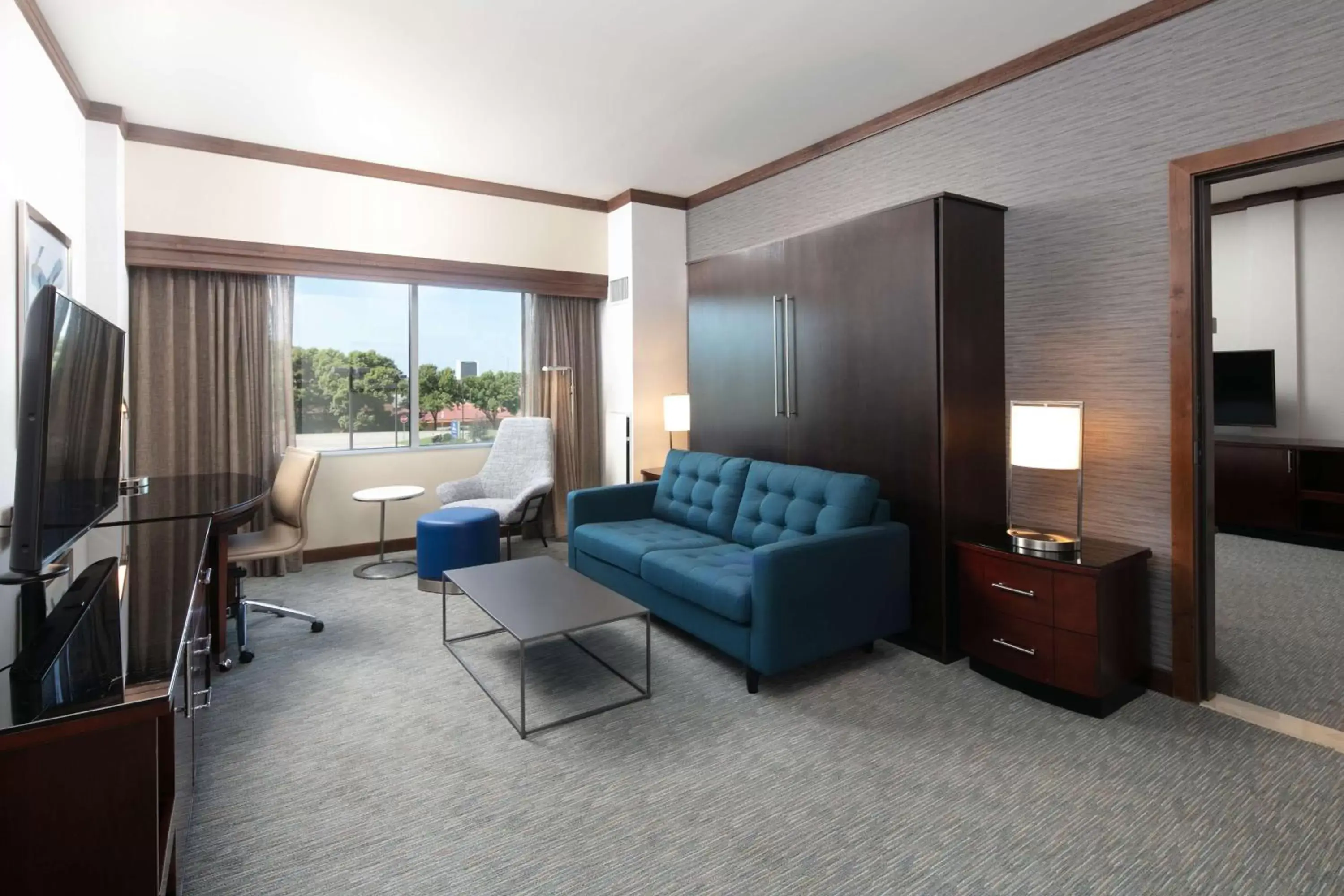 Bedroom, Seating Area in Hilton Minneapolis Bloomington