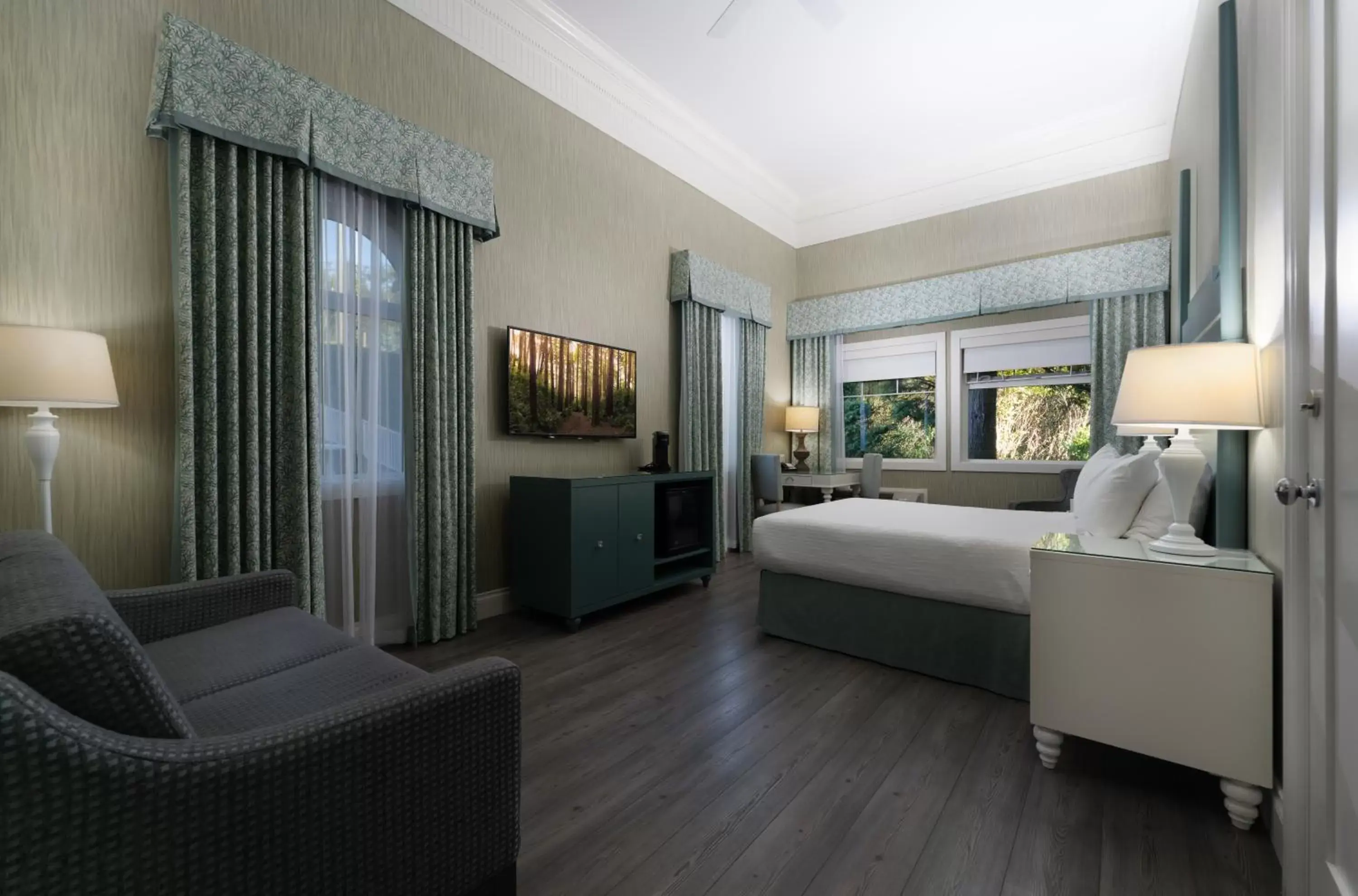 Bed, Seating Area in Prestige Oceanfront Resort, WorldHotels Luxury