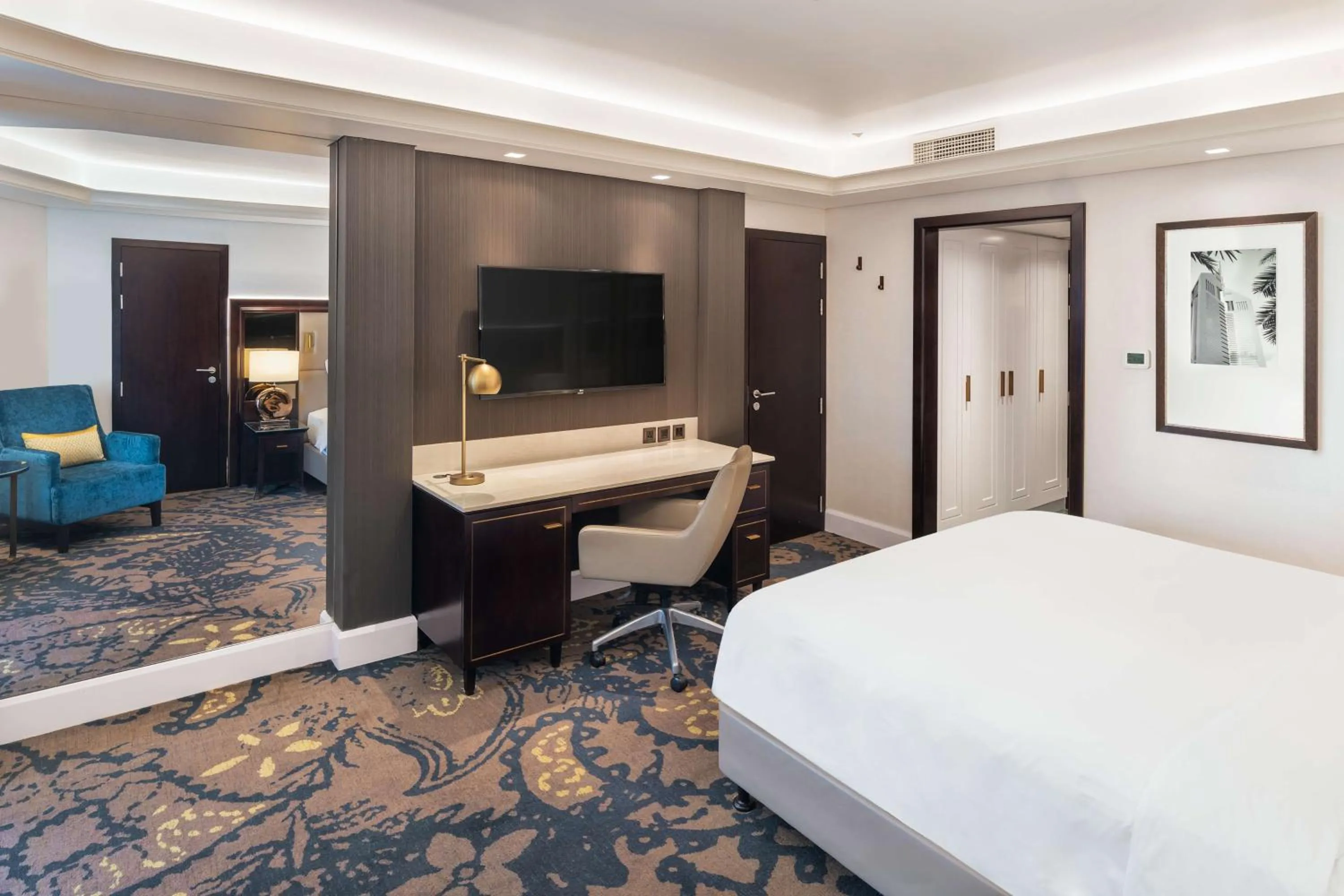 Bedroom, Bed in Radisson Blu Hotel, Dubai Deira Creek