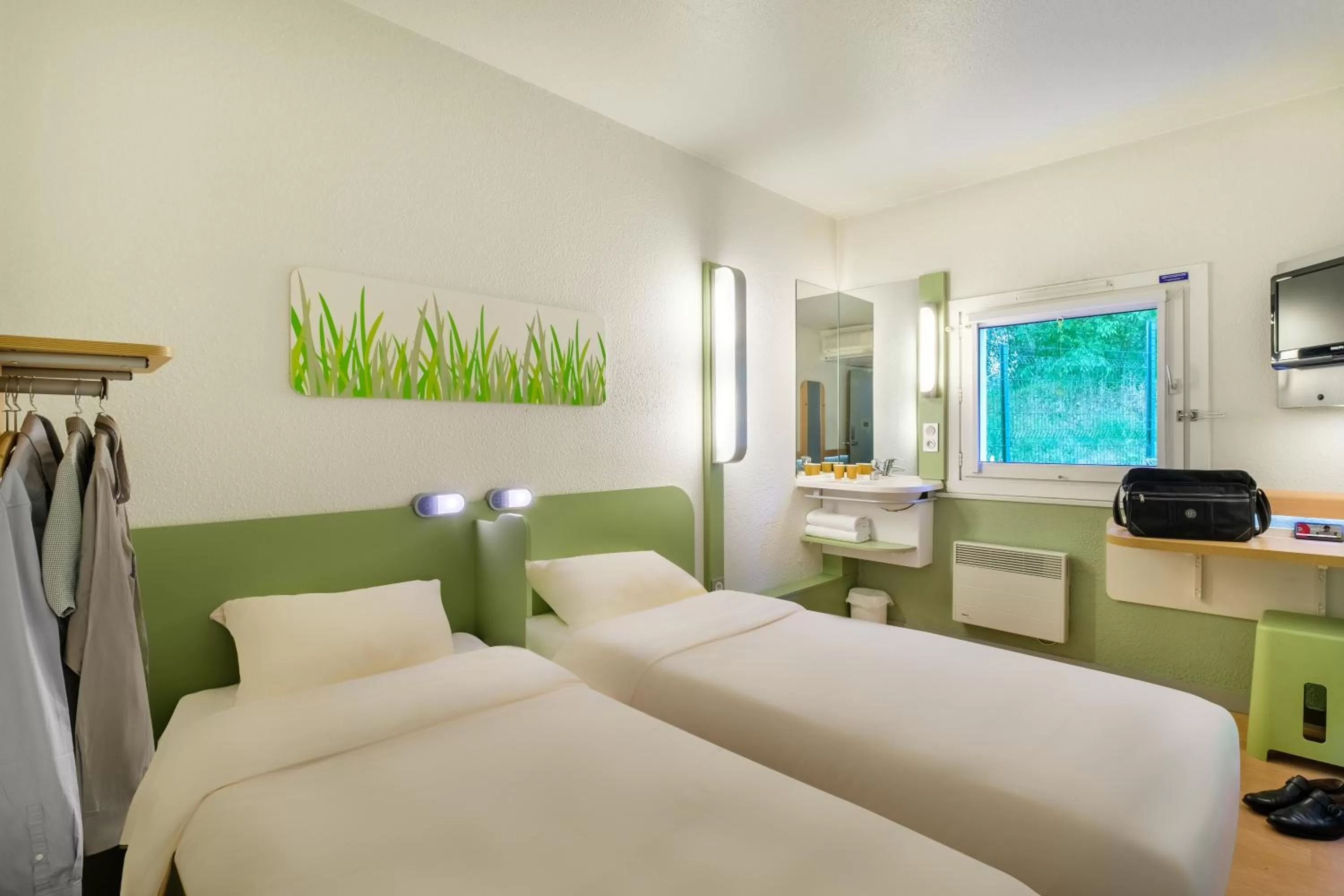 Twin Room in B&B HOTEL Cannes Mouans Sartoux