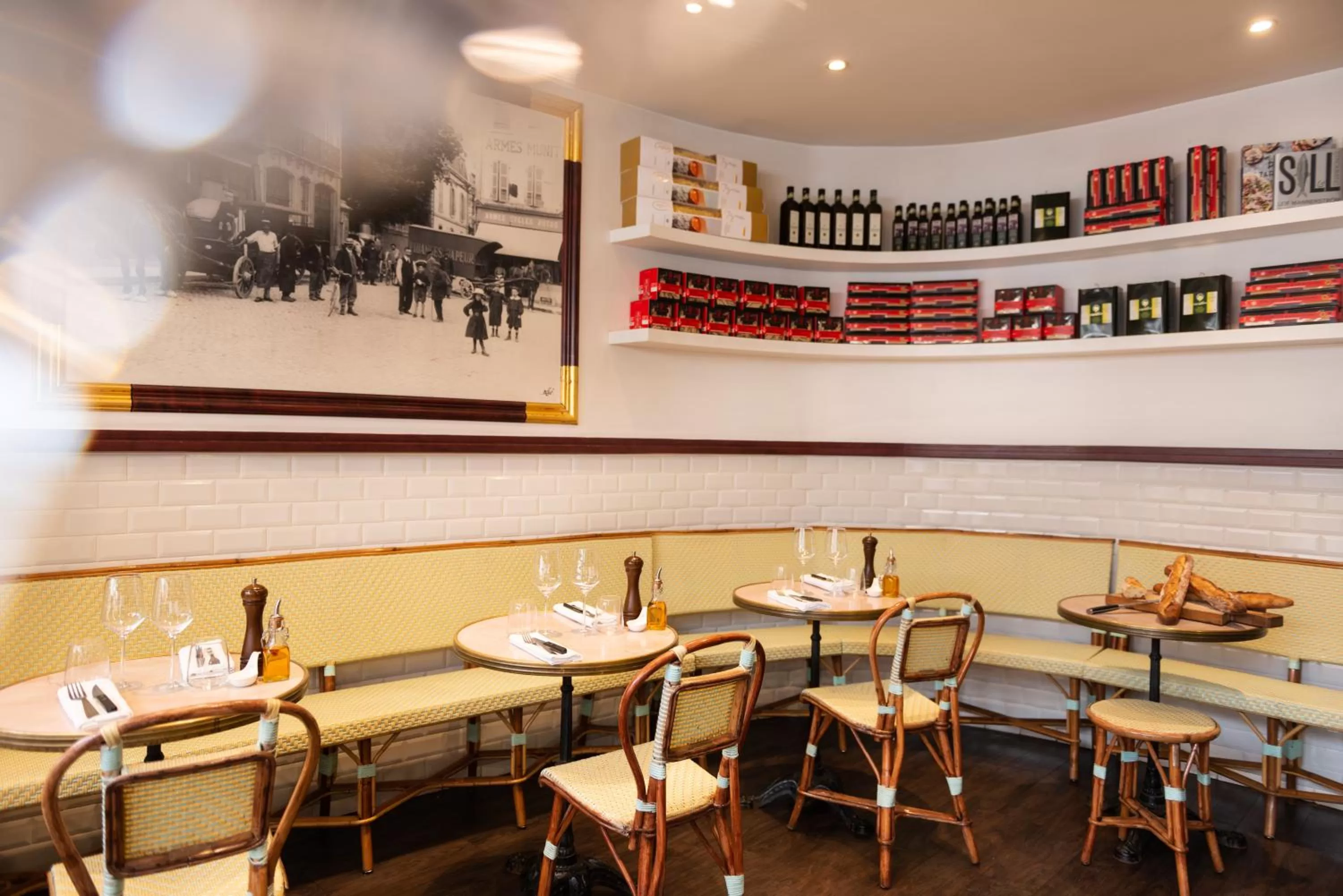 Restaurant/places to eat in L'Hôtel