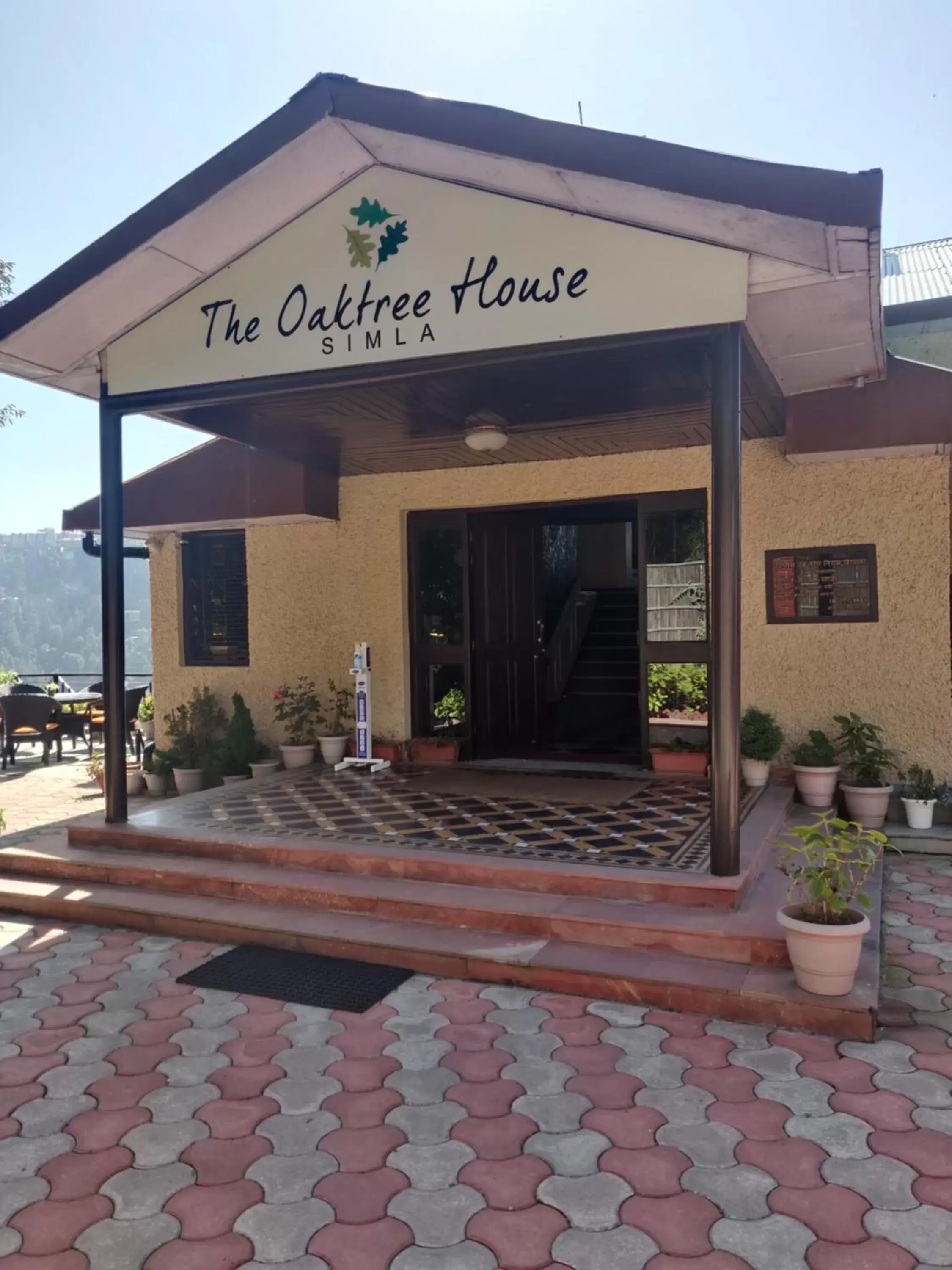 Property building in The Oaktree House Property building in The Oaktree House