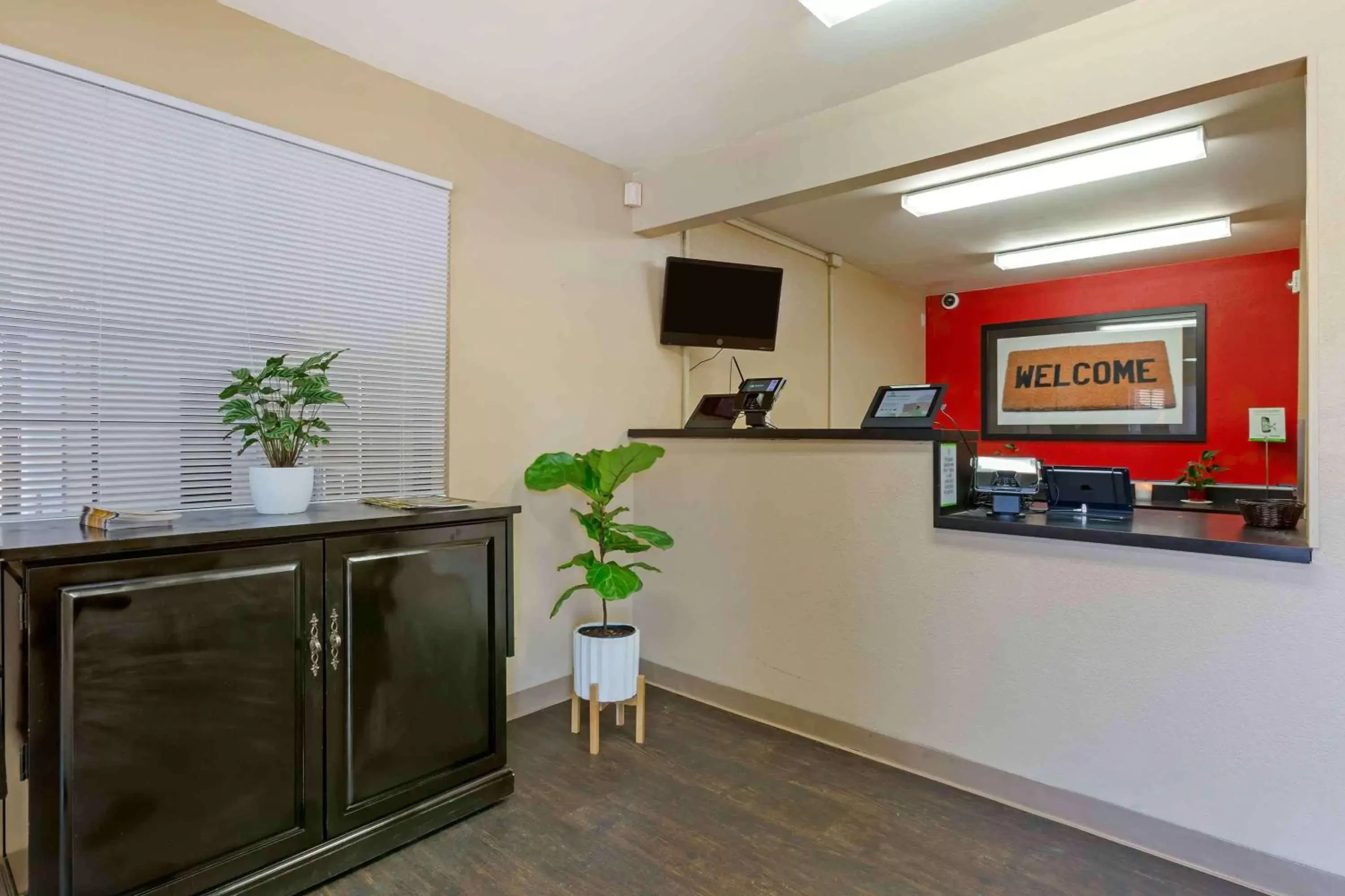 Lobby or reception, Kitchen/Kitchenette in Extended Stay America Suites - Phoenix - Scottsdale - North