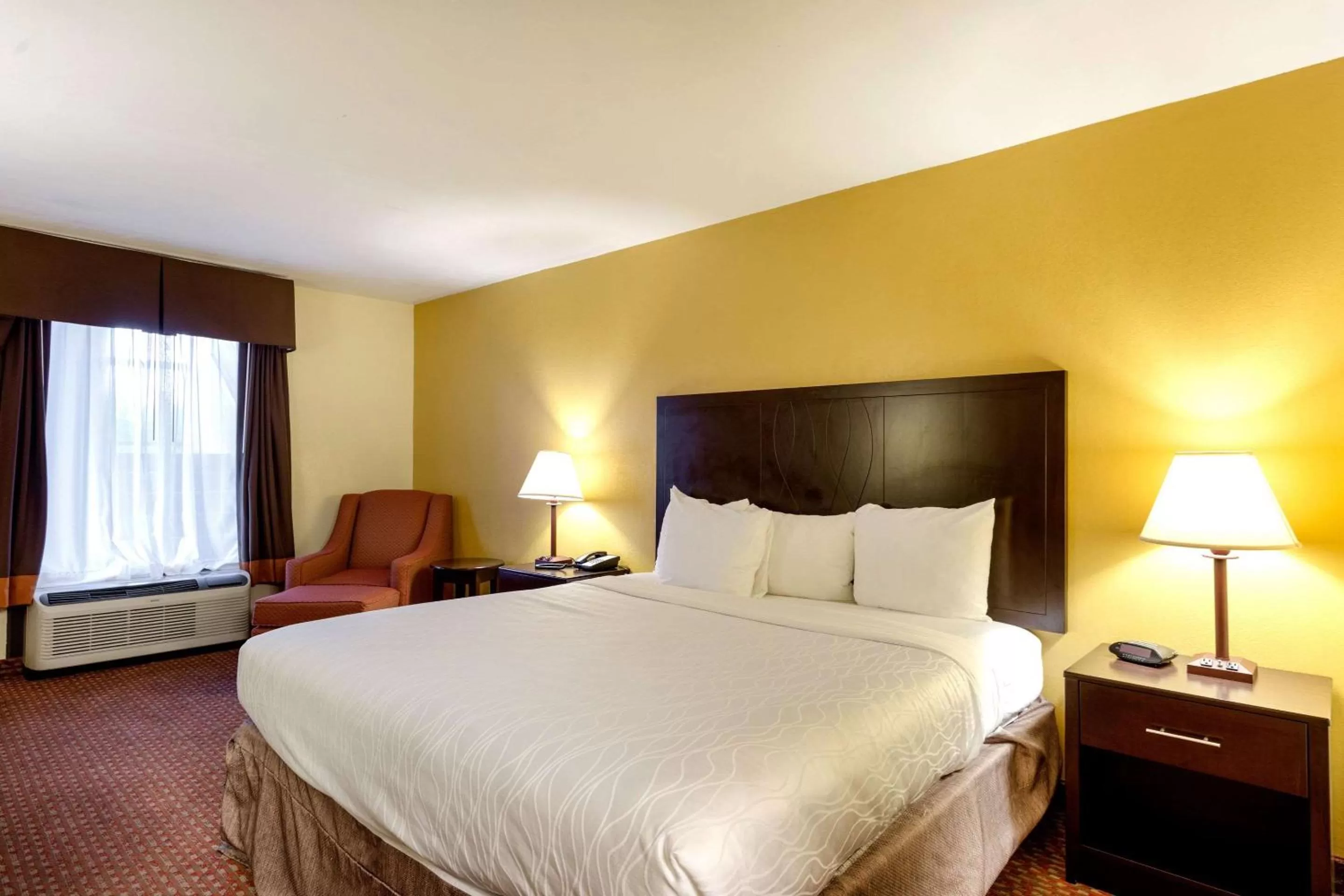 Photo of the whole room, Bed in Quality Inn Indianola