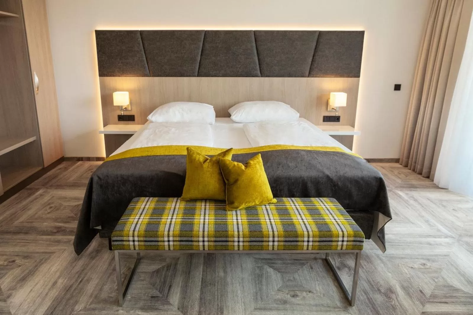 Bed in Hotel Plattenwirt