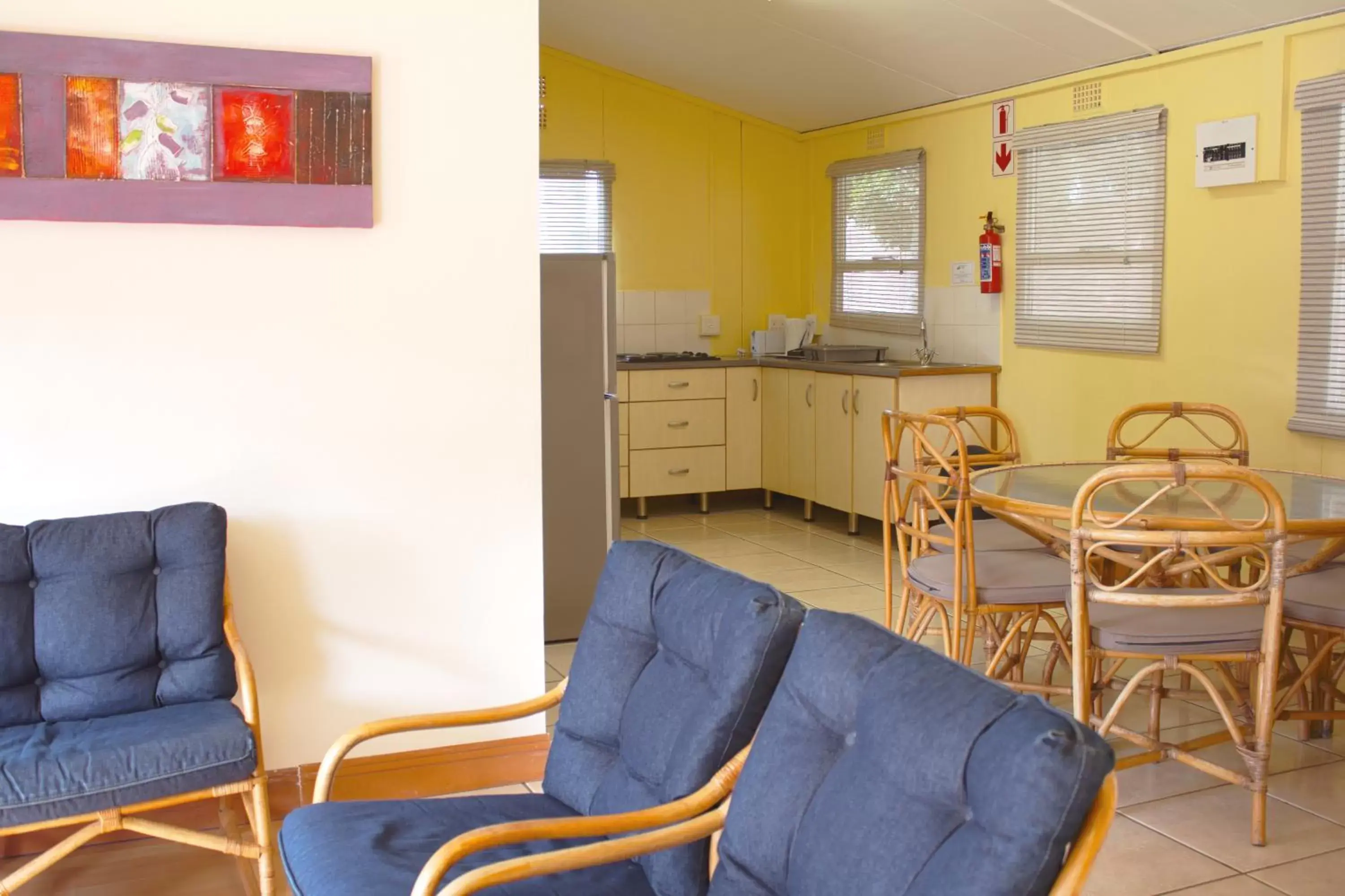 Kitchen or kitchenette, Lounge/Bar in Oceans Hotel & Self Catering