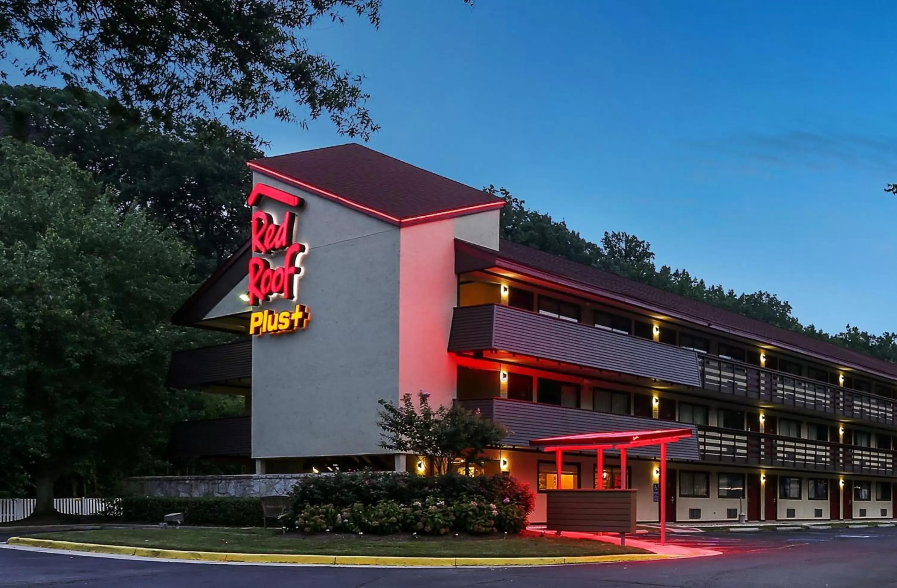Property Building in Red Roof Inn PLUS+ Washington DC - Alexandria
