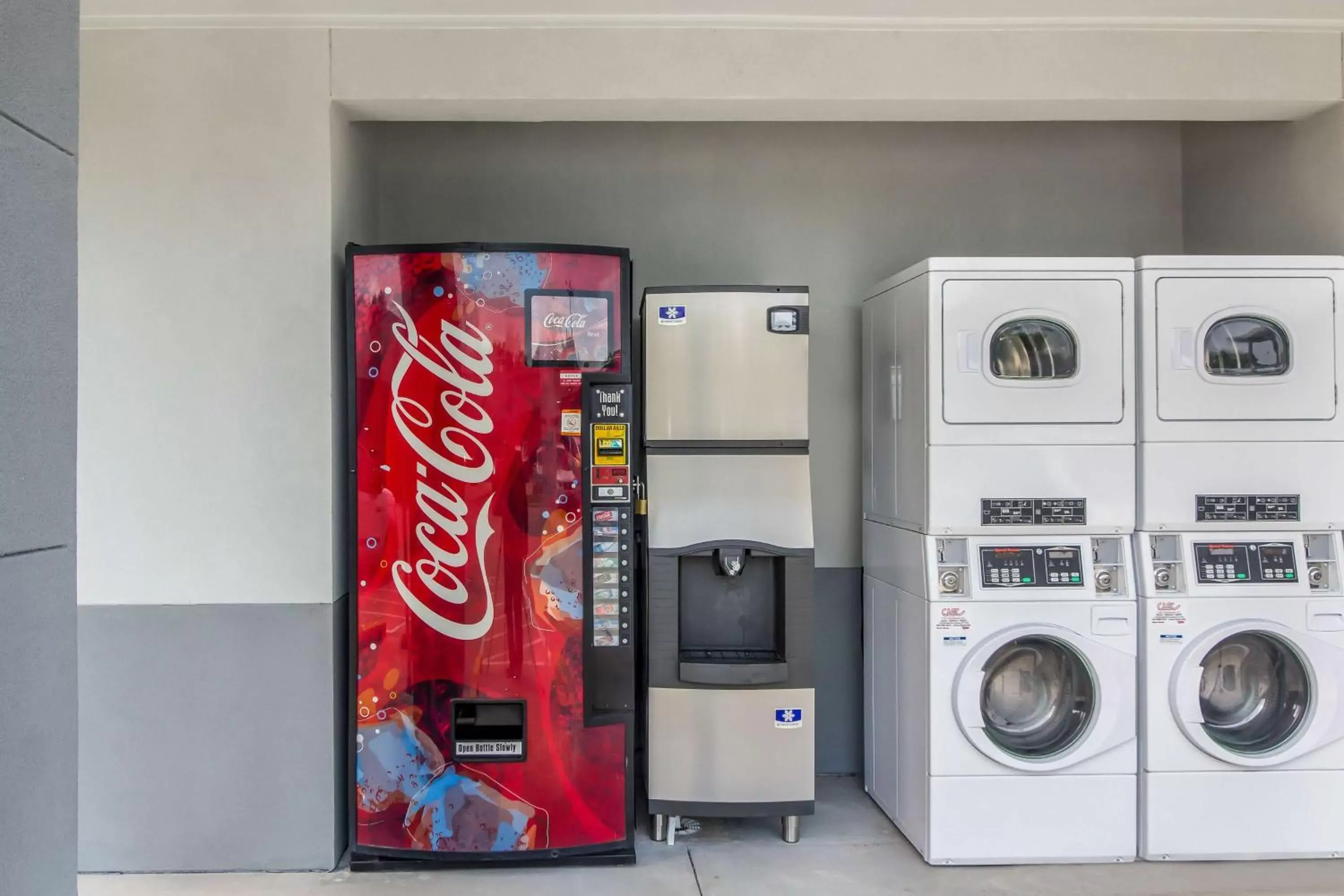 Property building in Studio 6 Deer Park, Tx Property building in Studio 6 Deer Park, Tx