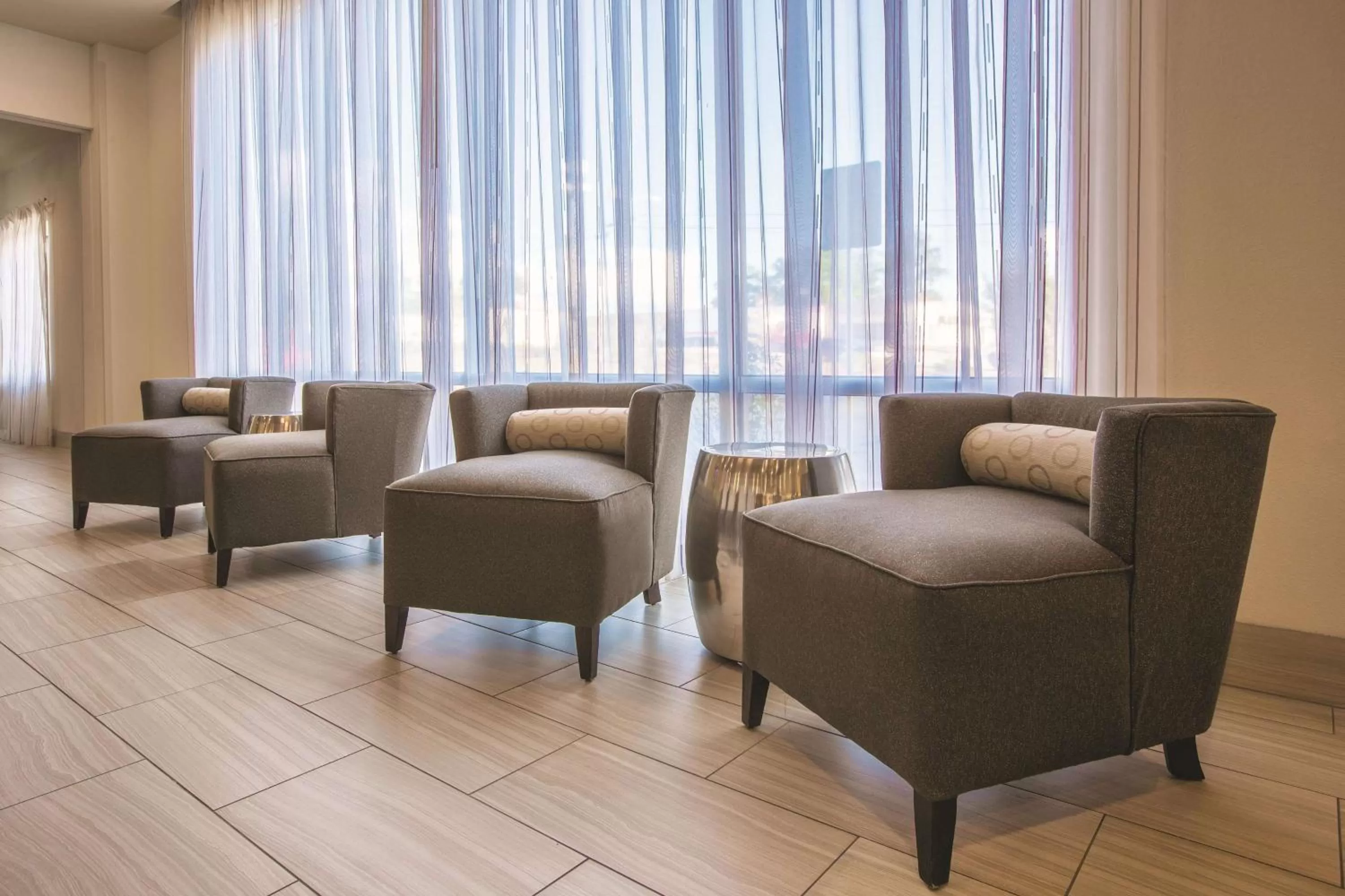 Lobby or reception in La Quinta by Wyndham Hattiesburg - I-59