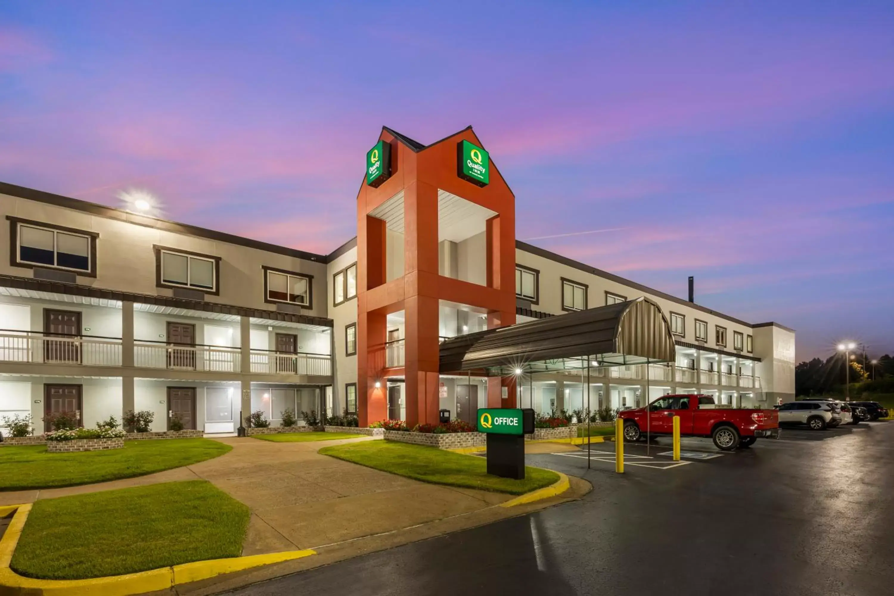 Property Building in Quality Inn Jackson