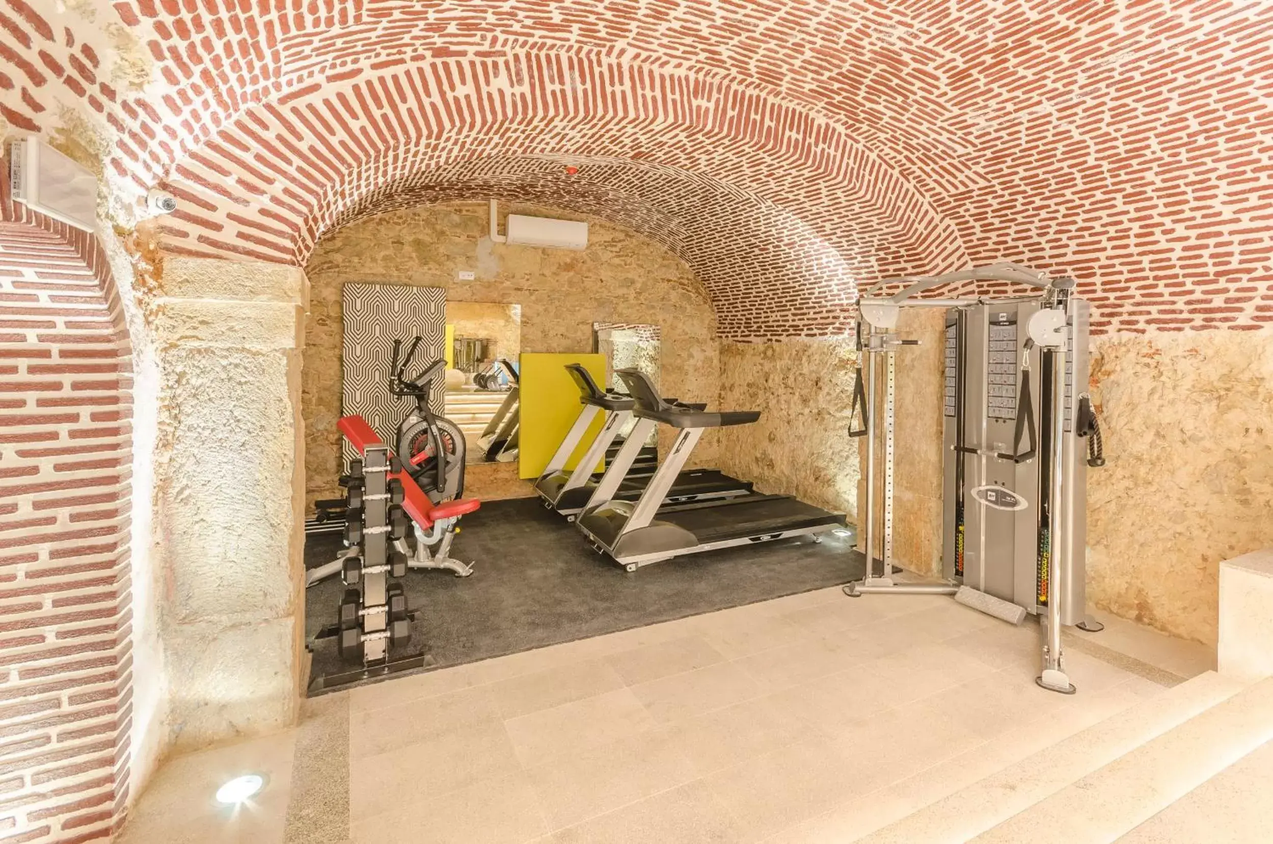 Property building, Fitness Center/Facilities in Hotel Borges Chiado