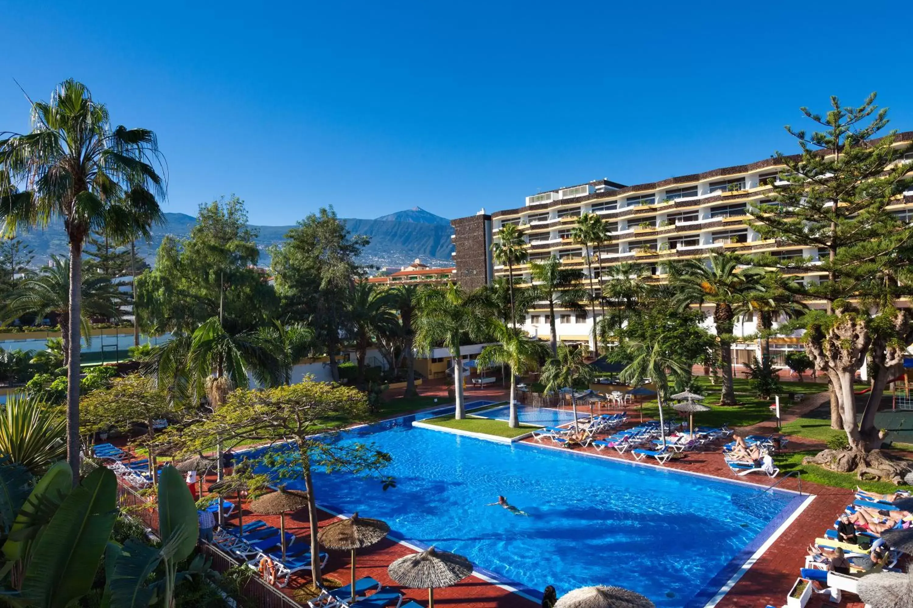 Property building, Swimming Pool in Complejo Blue Sea Puerto Resort compuesto por Hotel Canarife y Bonanza Palace