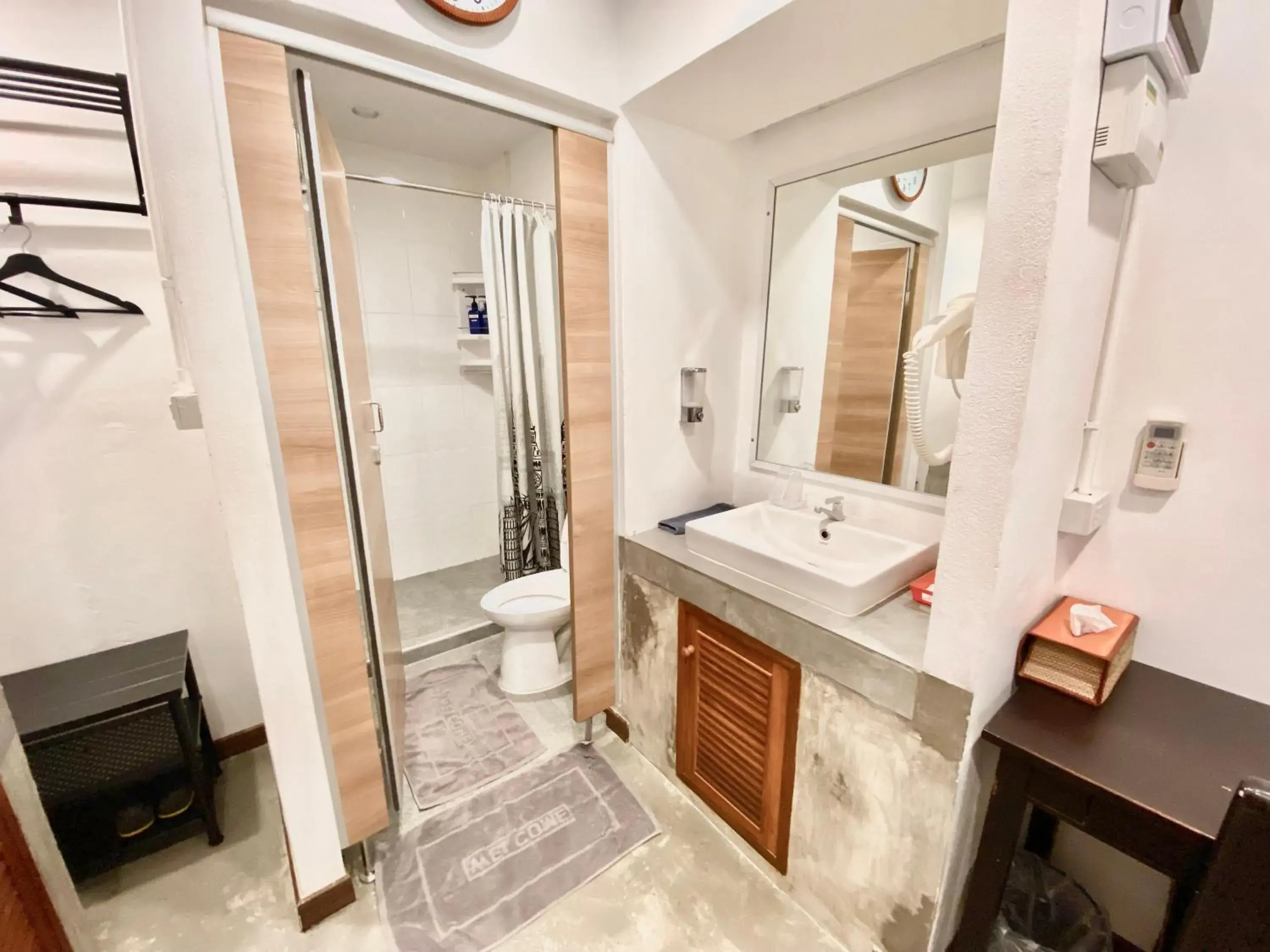Shower, Bathroom in Tiny Taladnoi Hostel