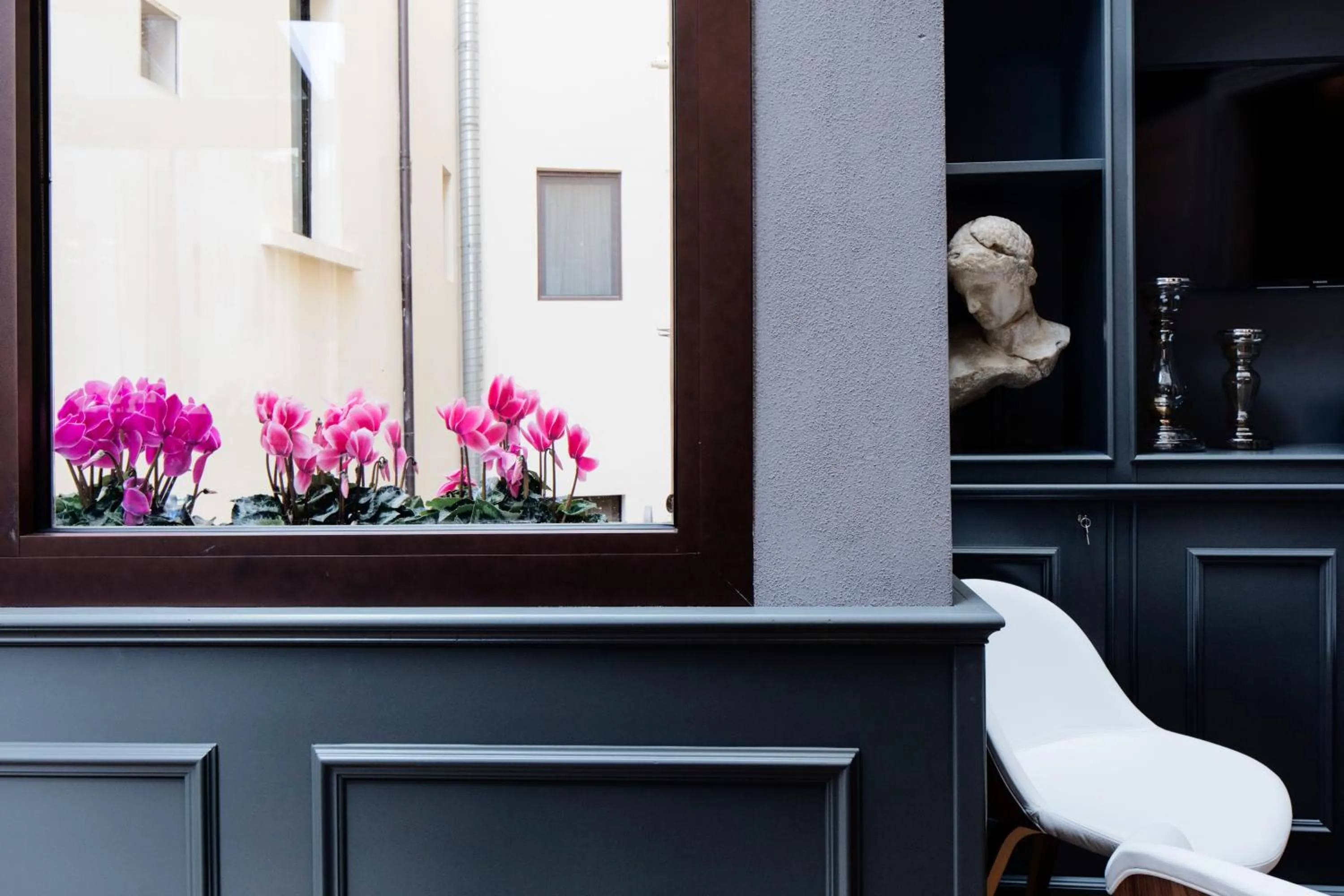 Buffet breakfast in The Frame Hotel