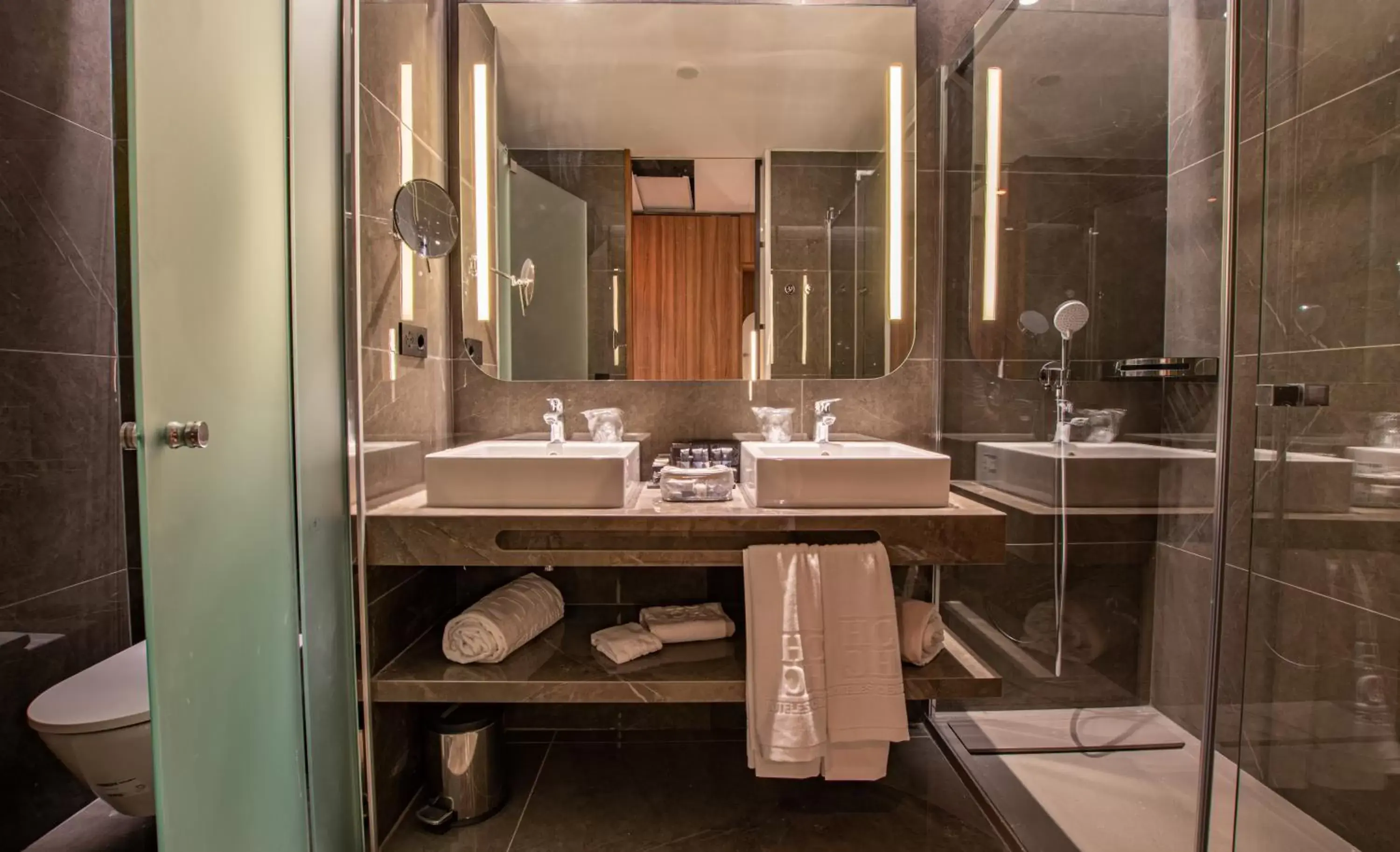 Bathroom in Hotel Giralda Center