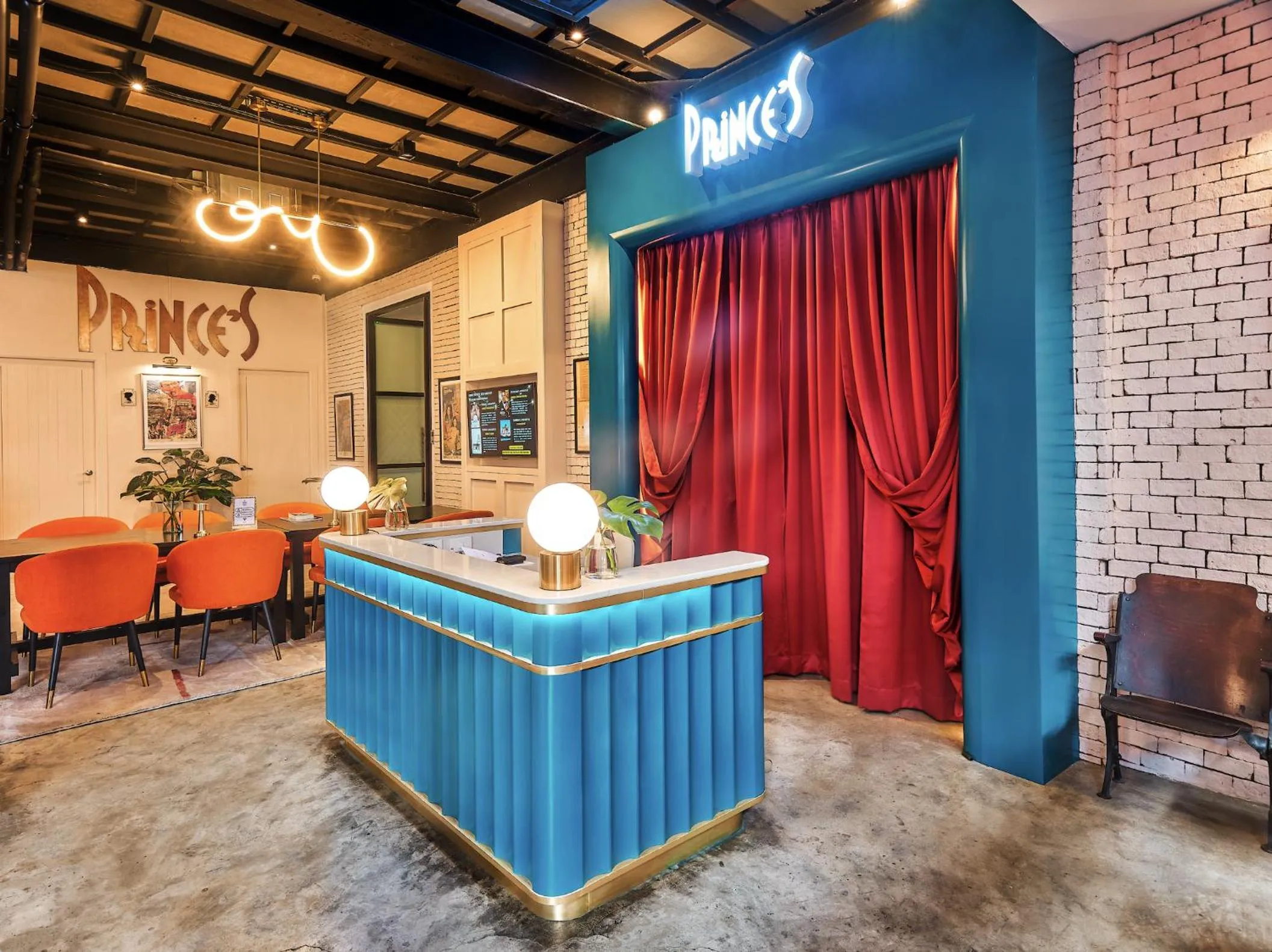 Lobby or reception in Prince Theatre Heritage Stay Hostel - Silom