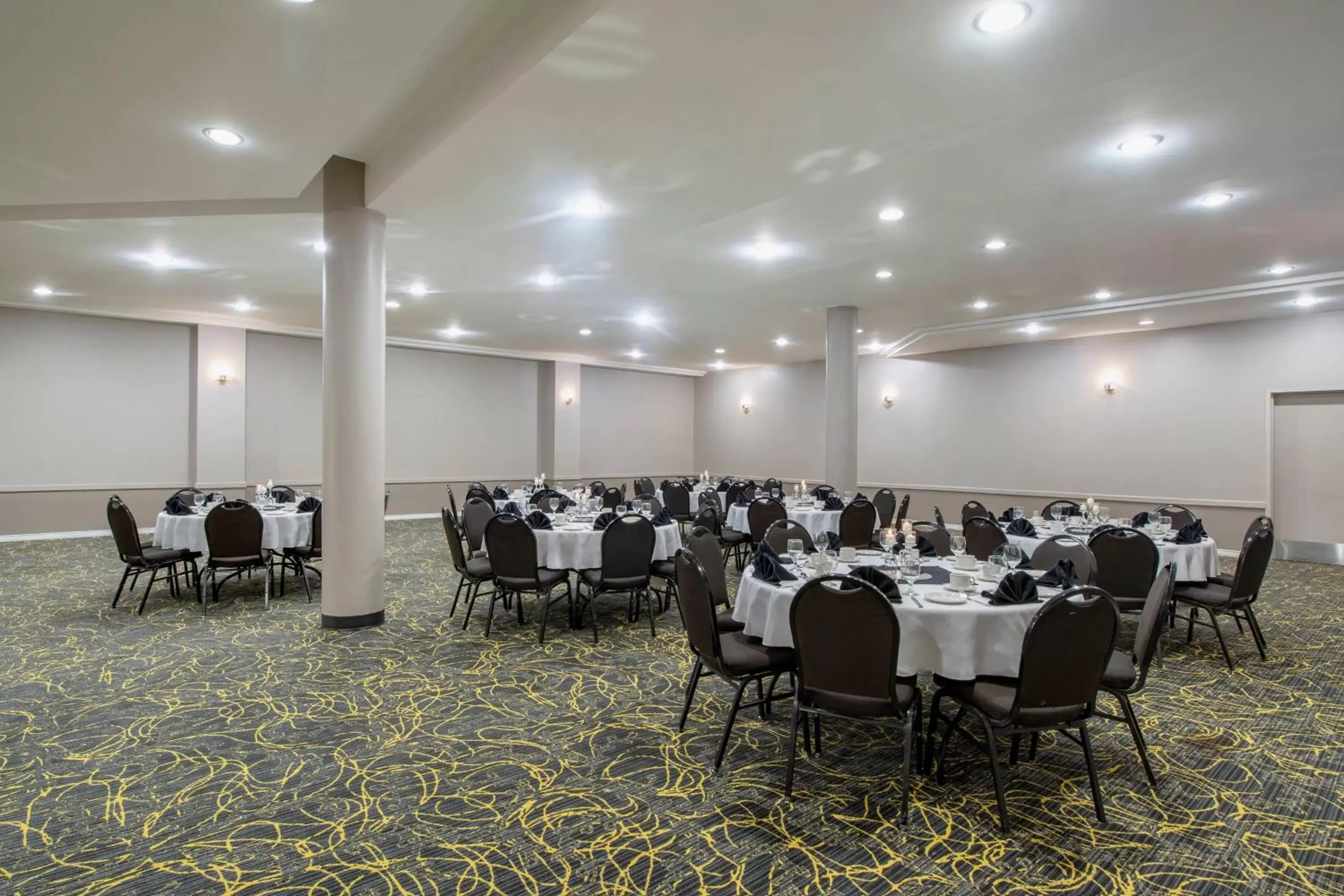 Meeting/conference room, Restaurant/Places to Eat in Delta Hotels by Marriott Regina