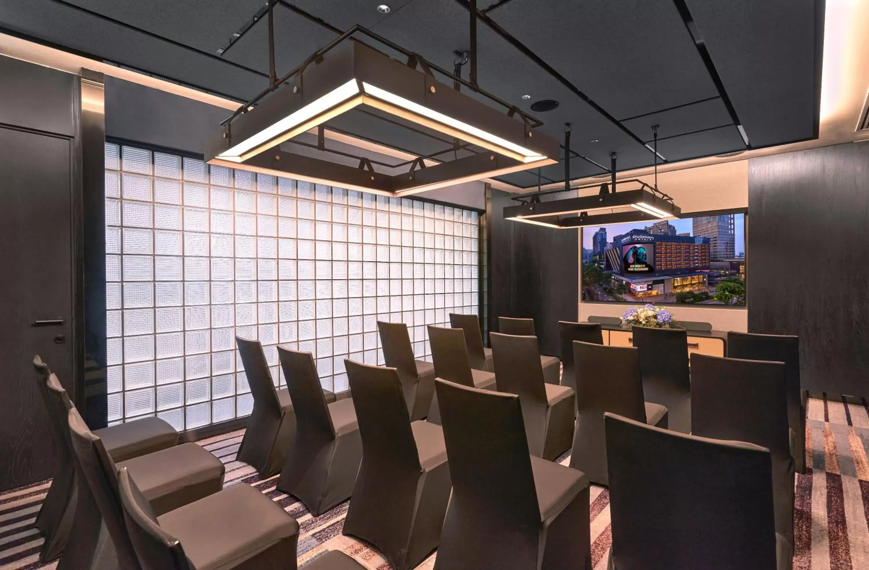 Meeting/conference room, Restaurant/Places to Eat in Pullman Singapore Orchard