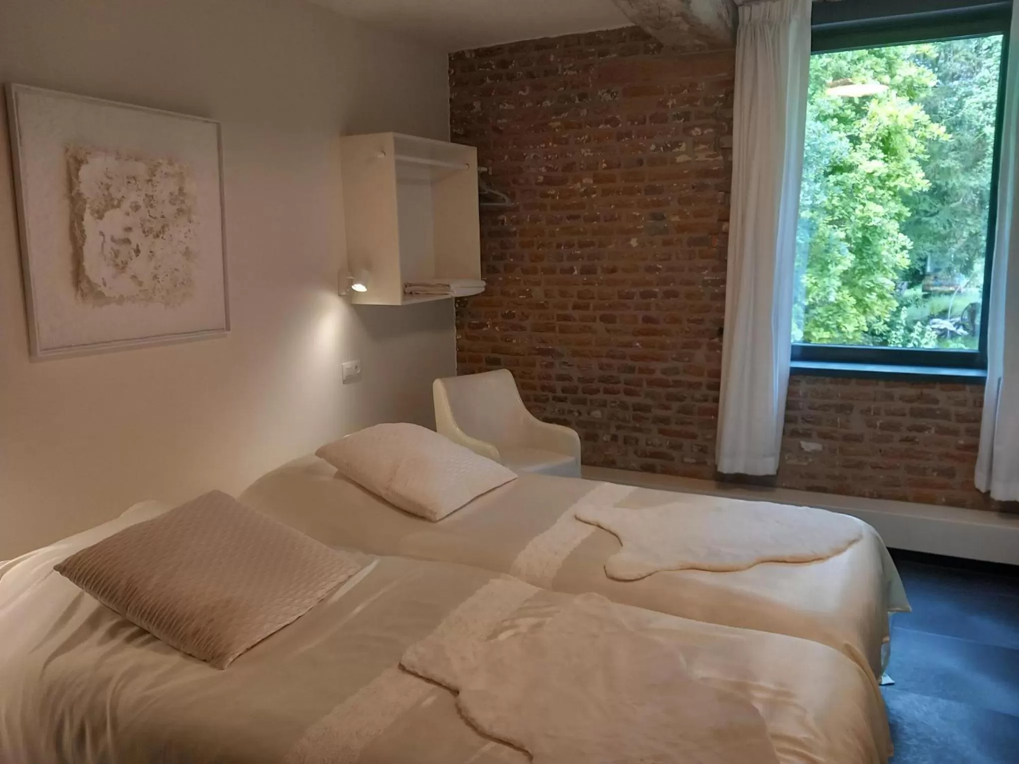 Bed in Meschermolen, overnachten in de schuur