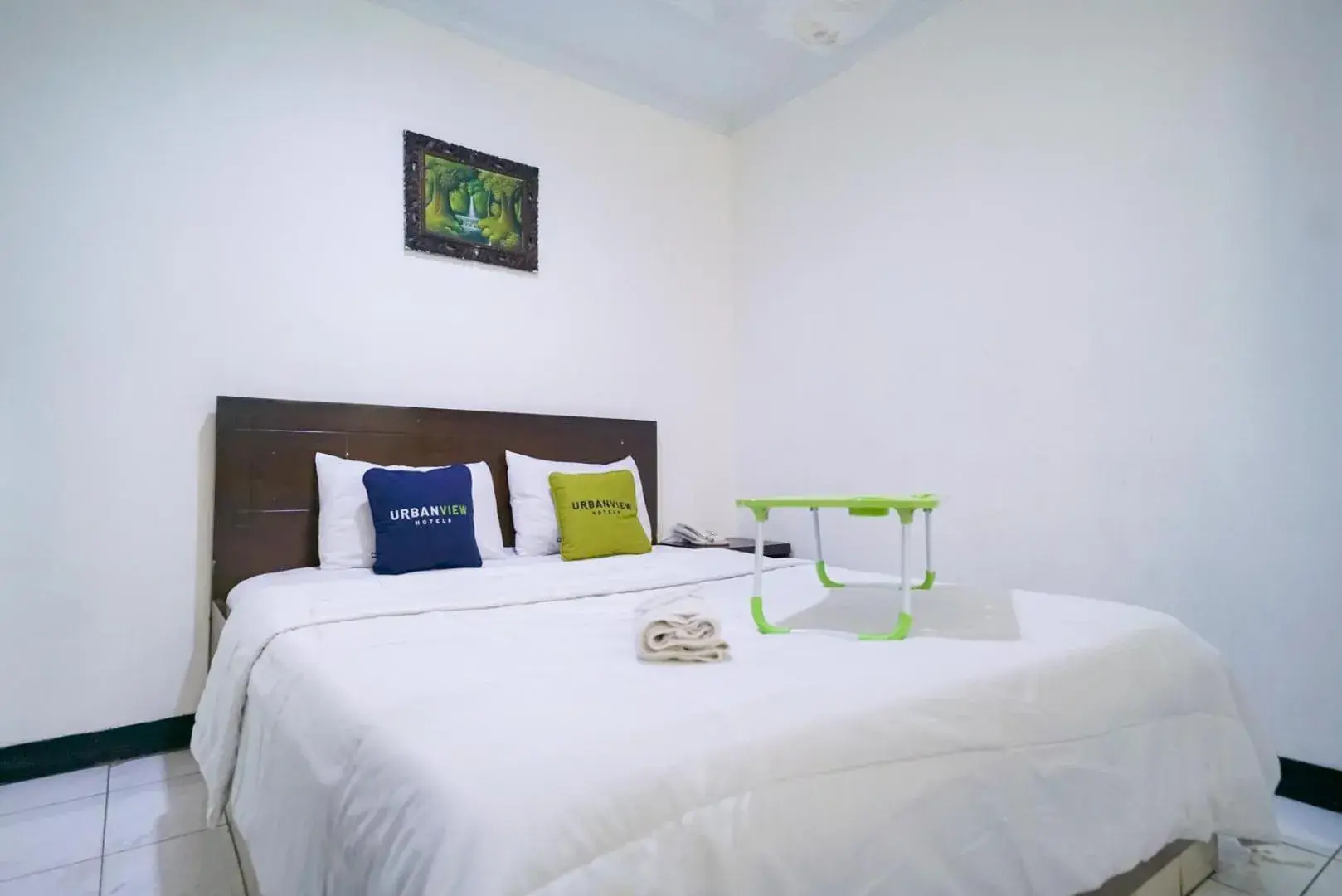 Bedroom, Bed in Urbanview Hotel Bes Mangga Besar