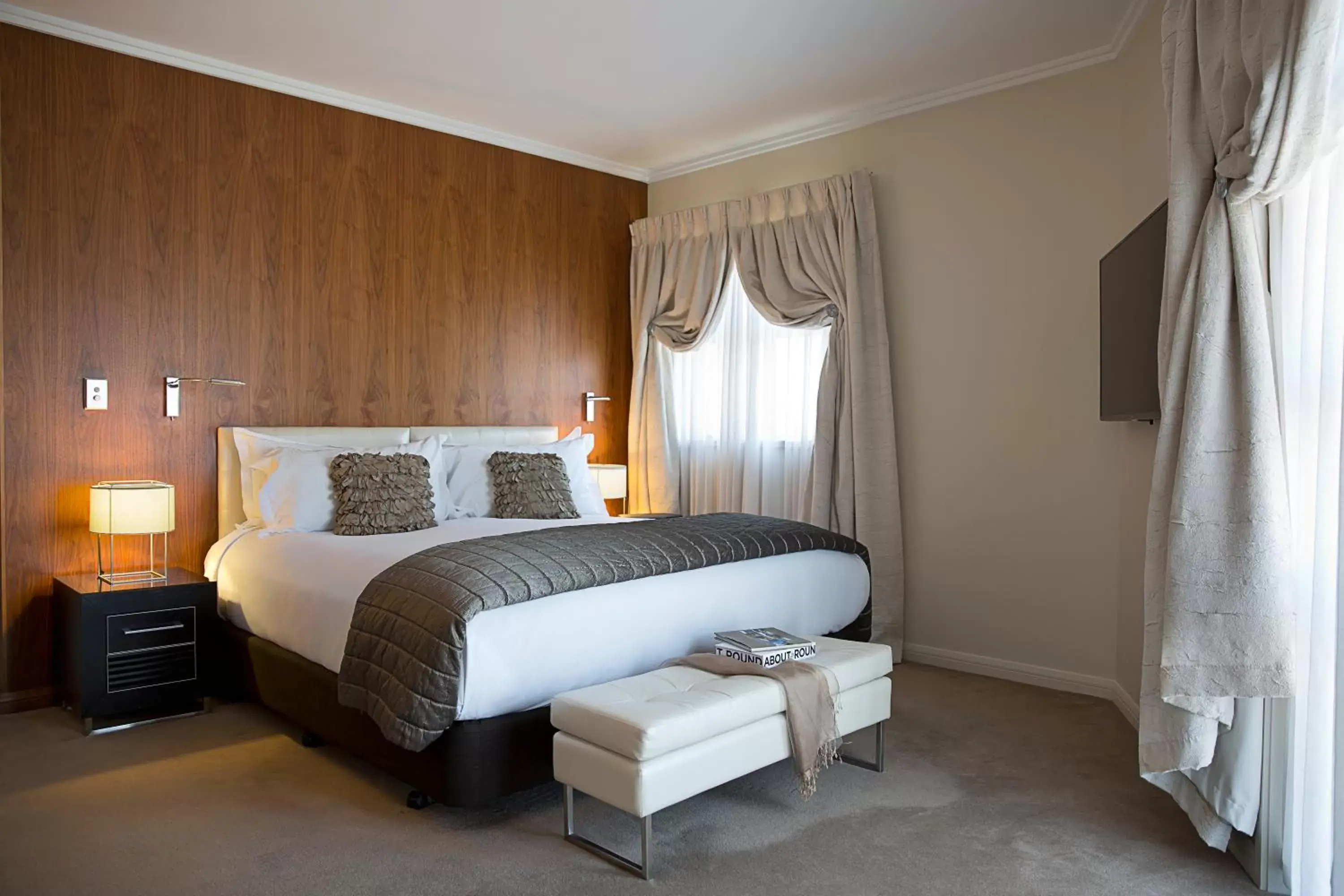 Bedroom, Bed in Sofitel Queenstown Hotel & Spa