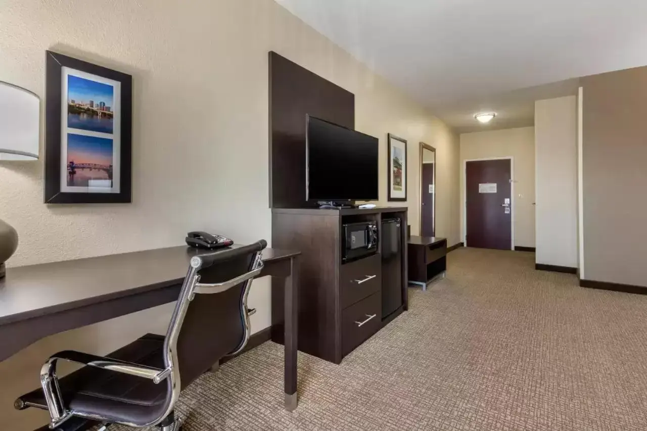 King Room - Accessible/Non-Smoking in Comfort Inn & Suites North Little Rock McCain Mall